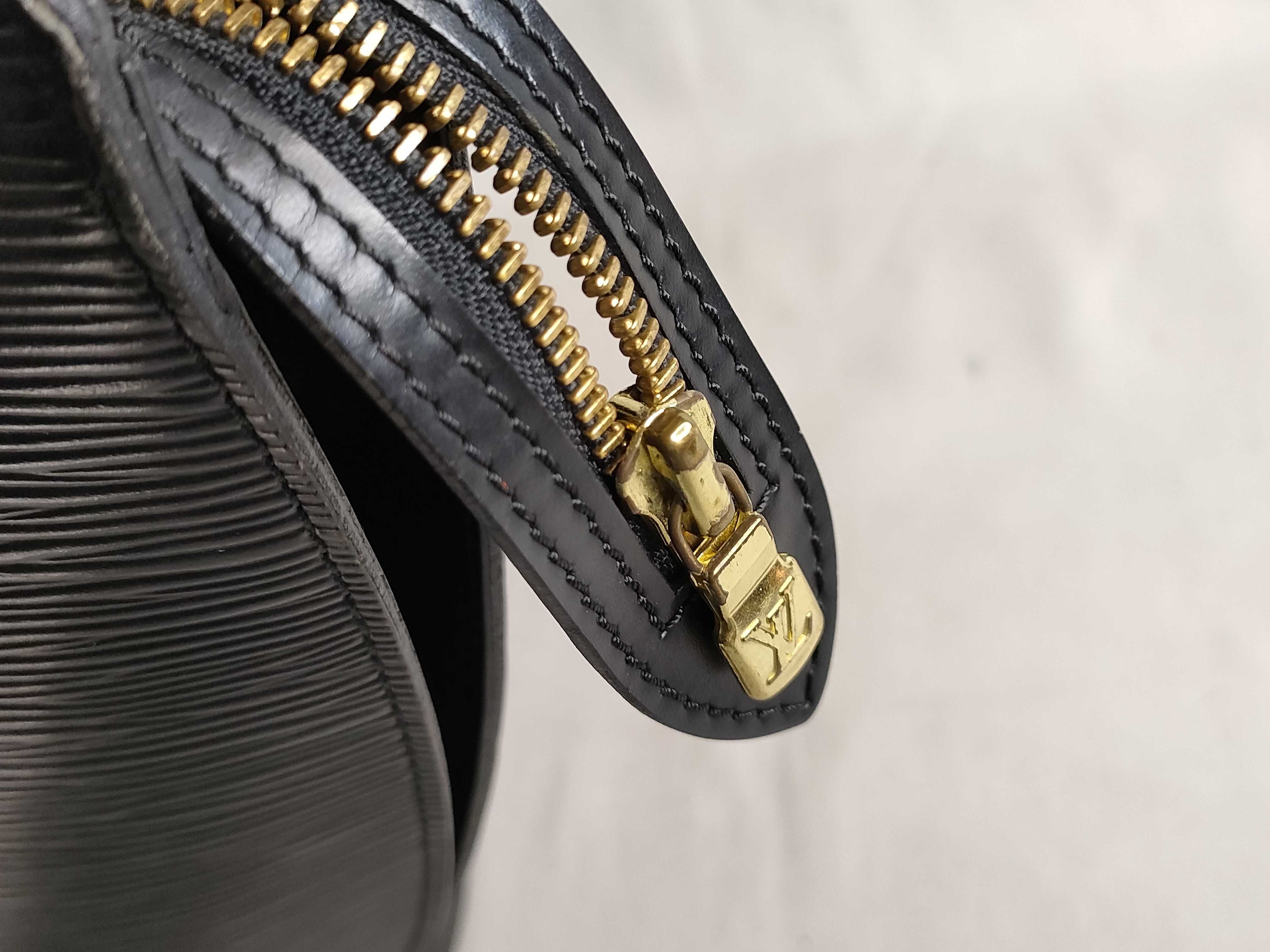 Epi Saint Jacques Shopping Black Tote Bag — view 13
