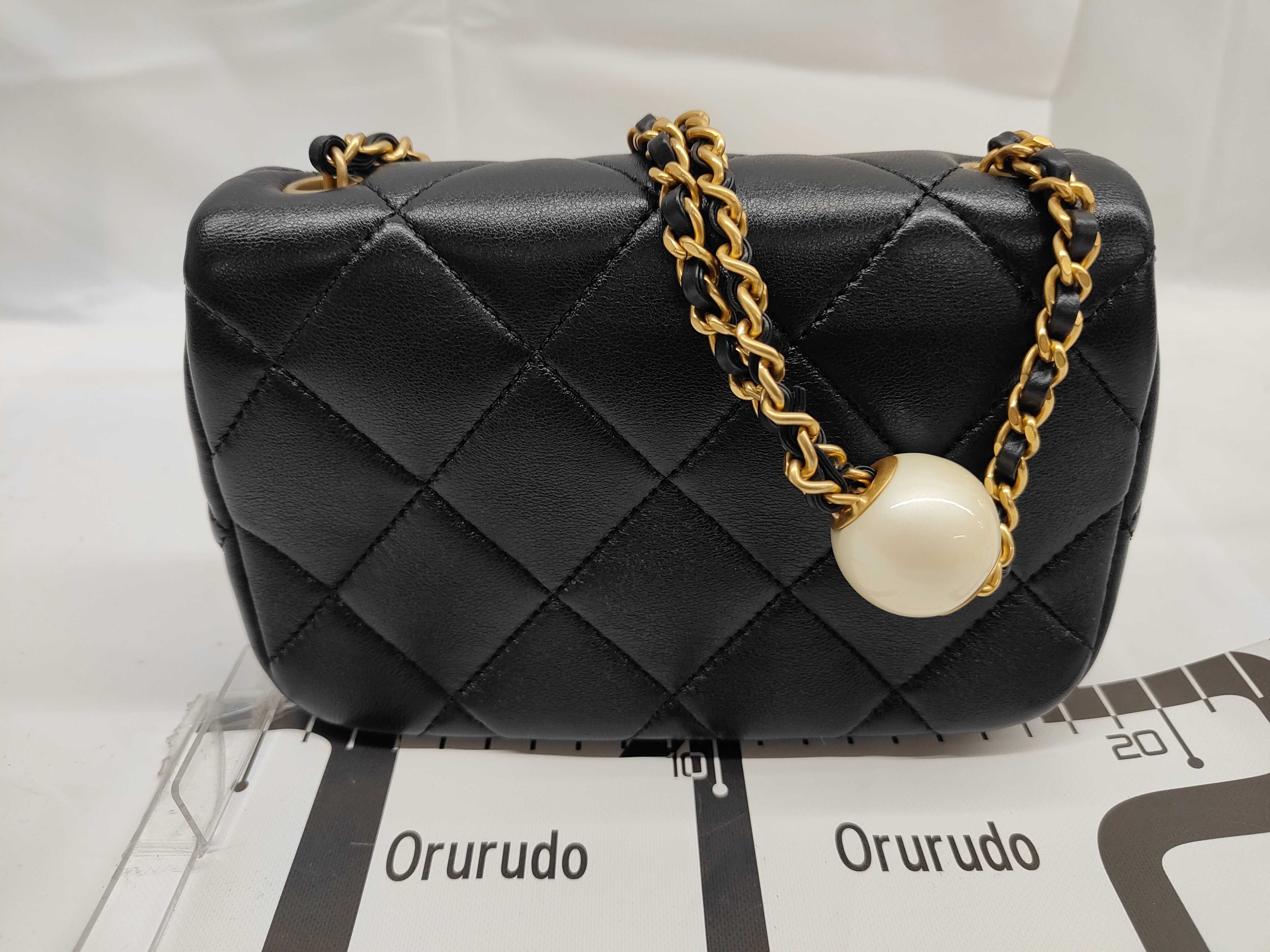 Mini Matelassé Pearl Lambskin Gold Hardware Chain Shoulder Bag with Serial Number Plate AS4868 Black Shoulder Bag — view 2