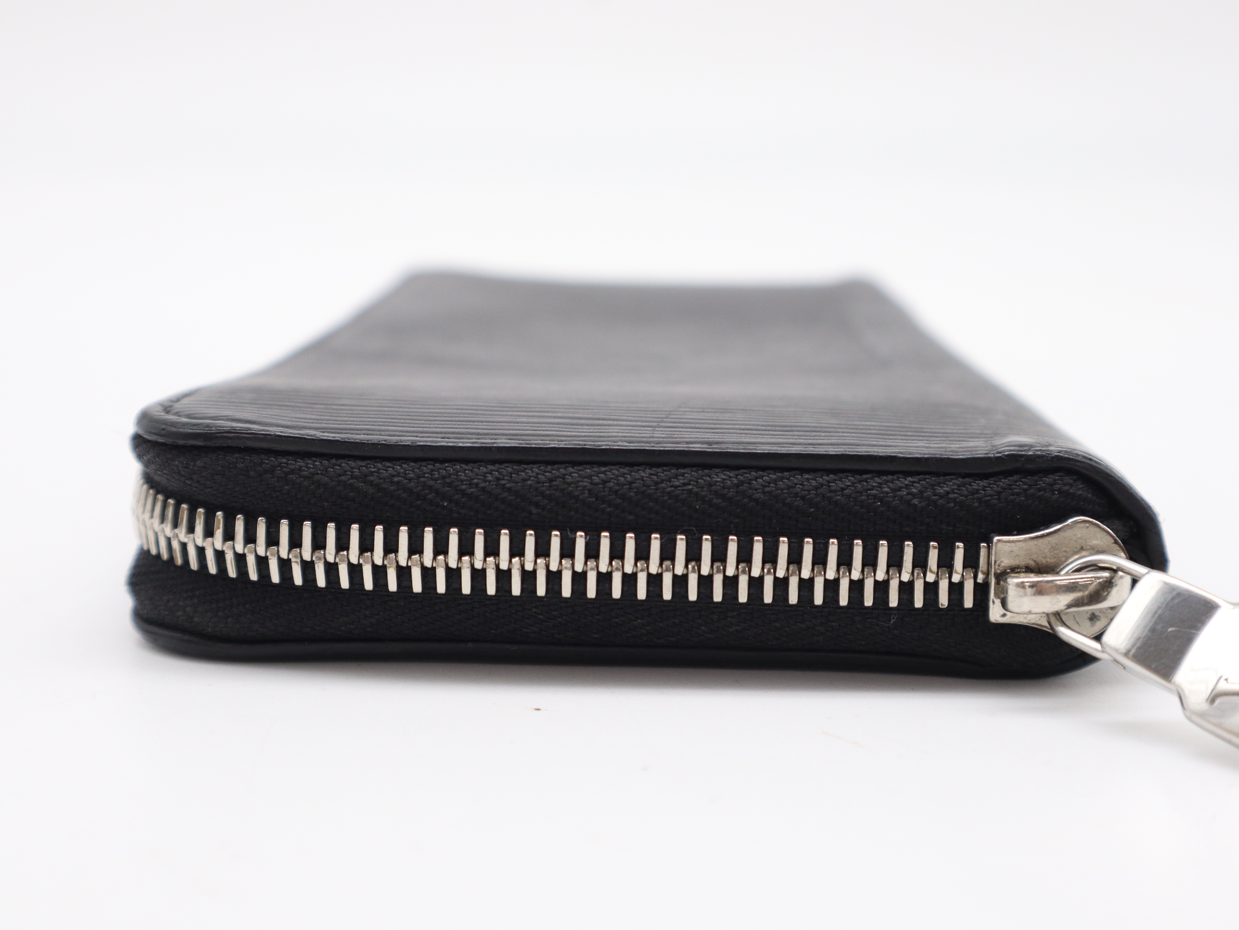 M60965 Epi Zippy Wallet Vertical Noir (RFID detected) — view 6