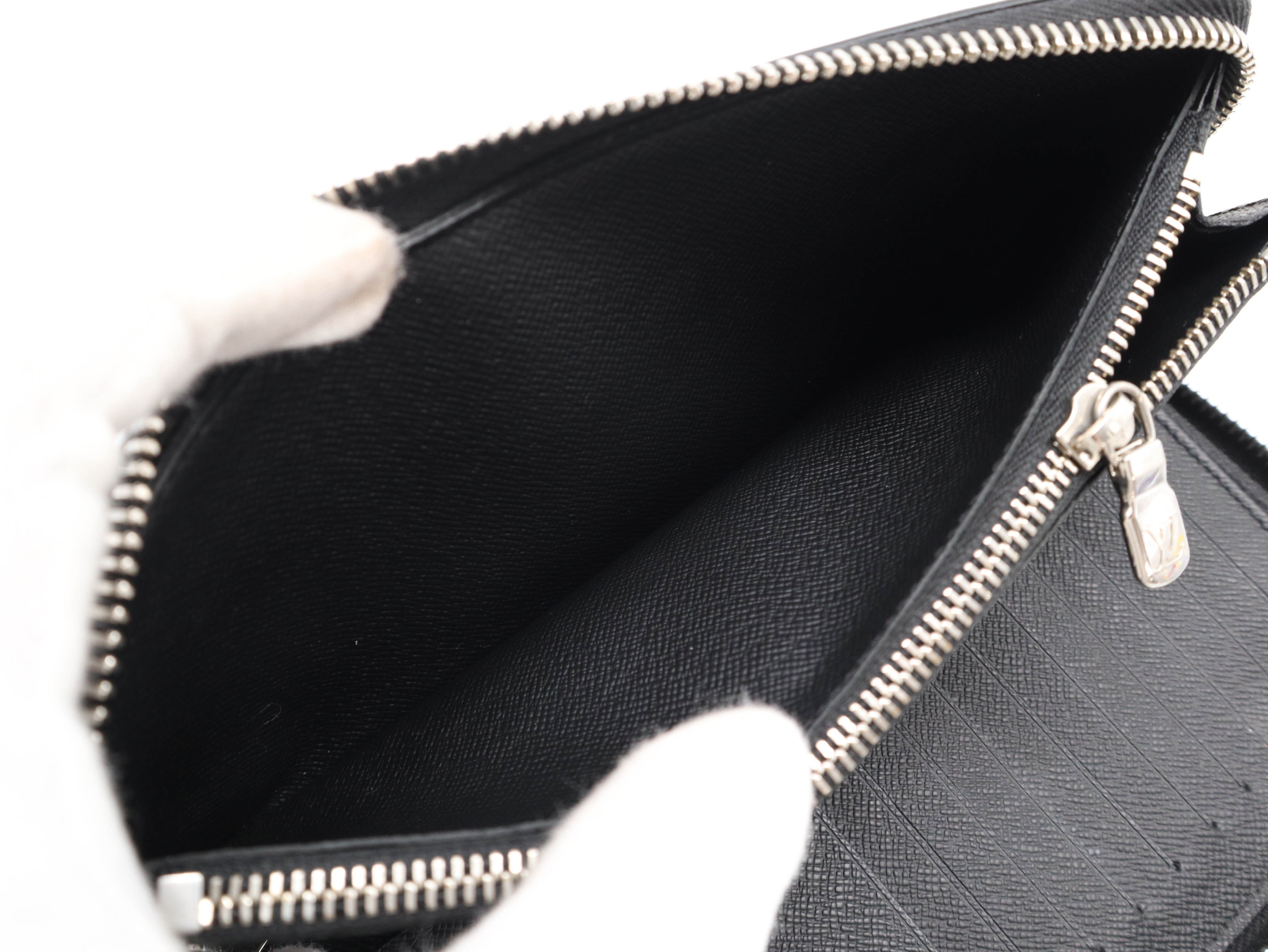M60965 Epi Zippy Wallet Vertical Noir (RFID detected) — view 8