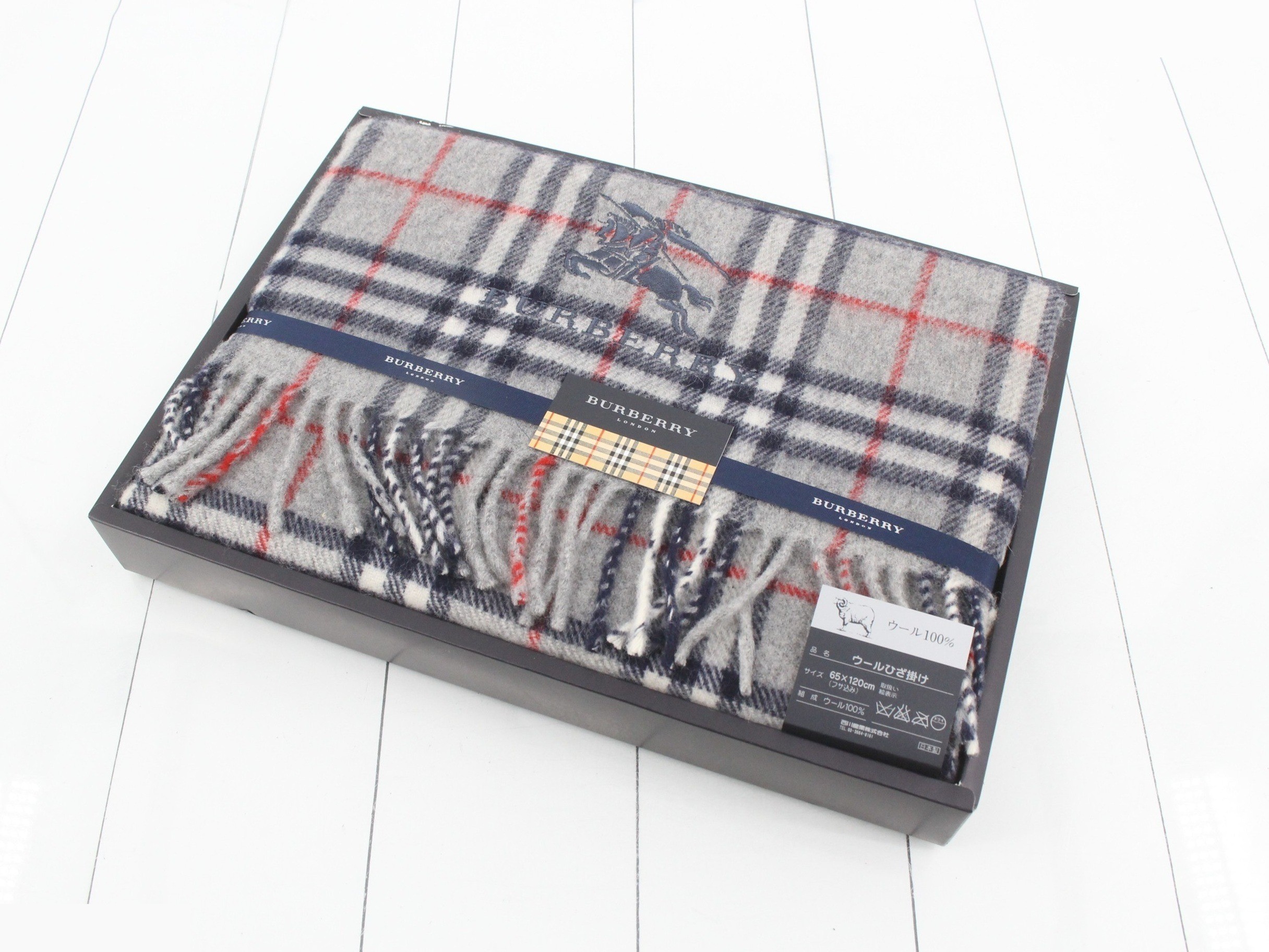 Unused Burberry throw blanket, 100% wool, 65 x 120 cm, gray. — view 2