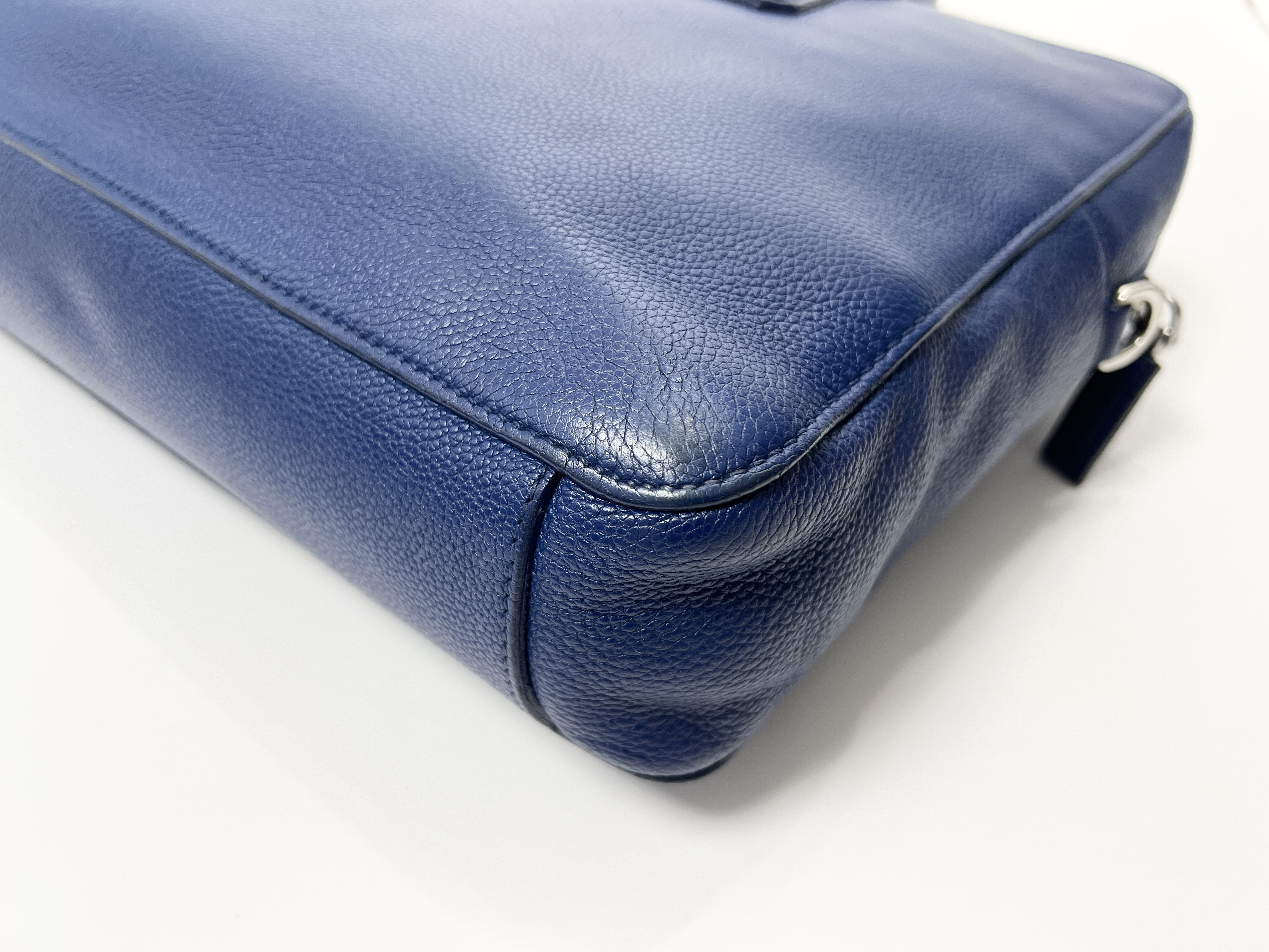 Triangle Logo Vitello Daino Leather Handbag Business Bag — view 11