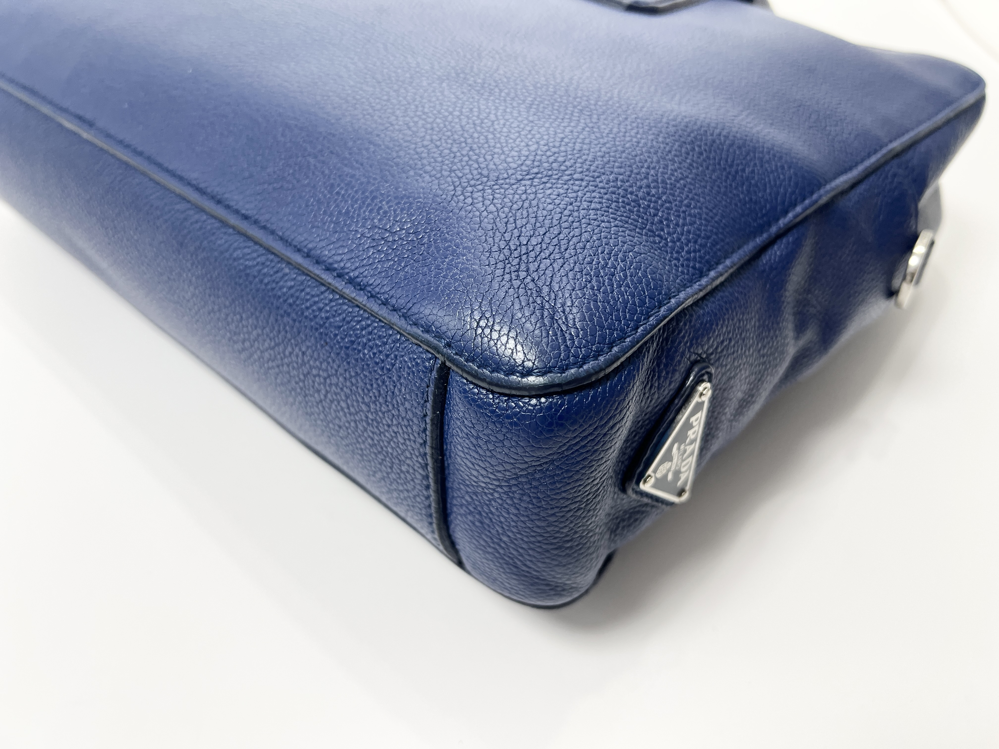 Triangle Logo Vitello Daino Leather Handbag Business Bag — view 13