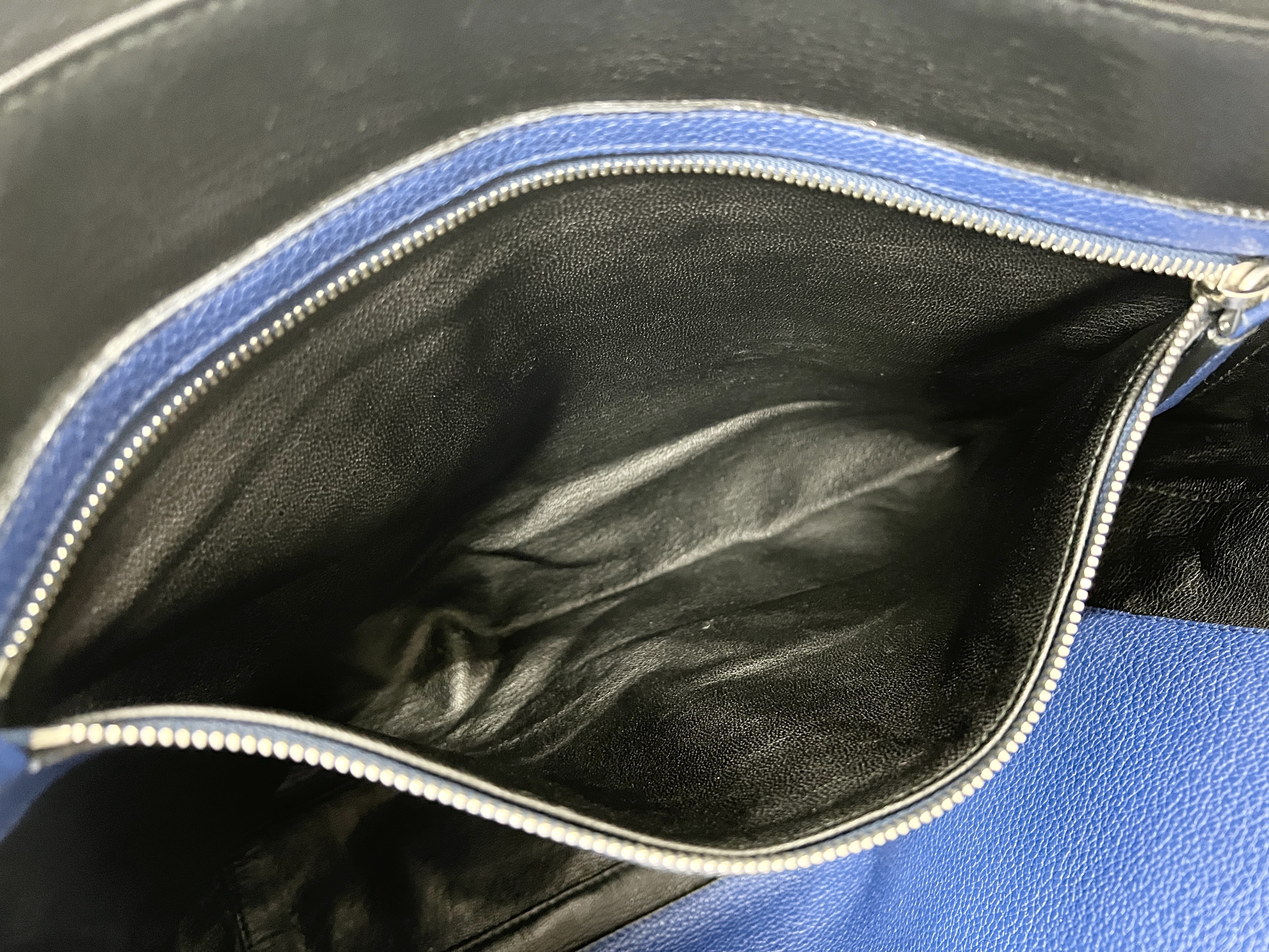 Triangle Logo Vitello Daino Leather Handbag Business Bag — view 7