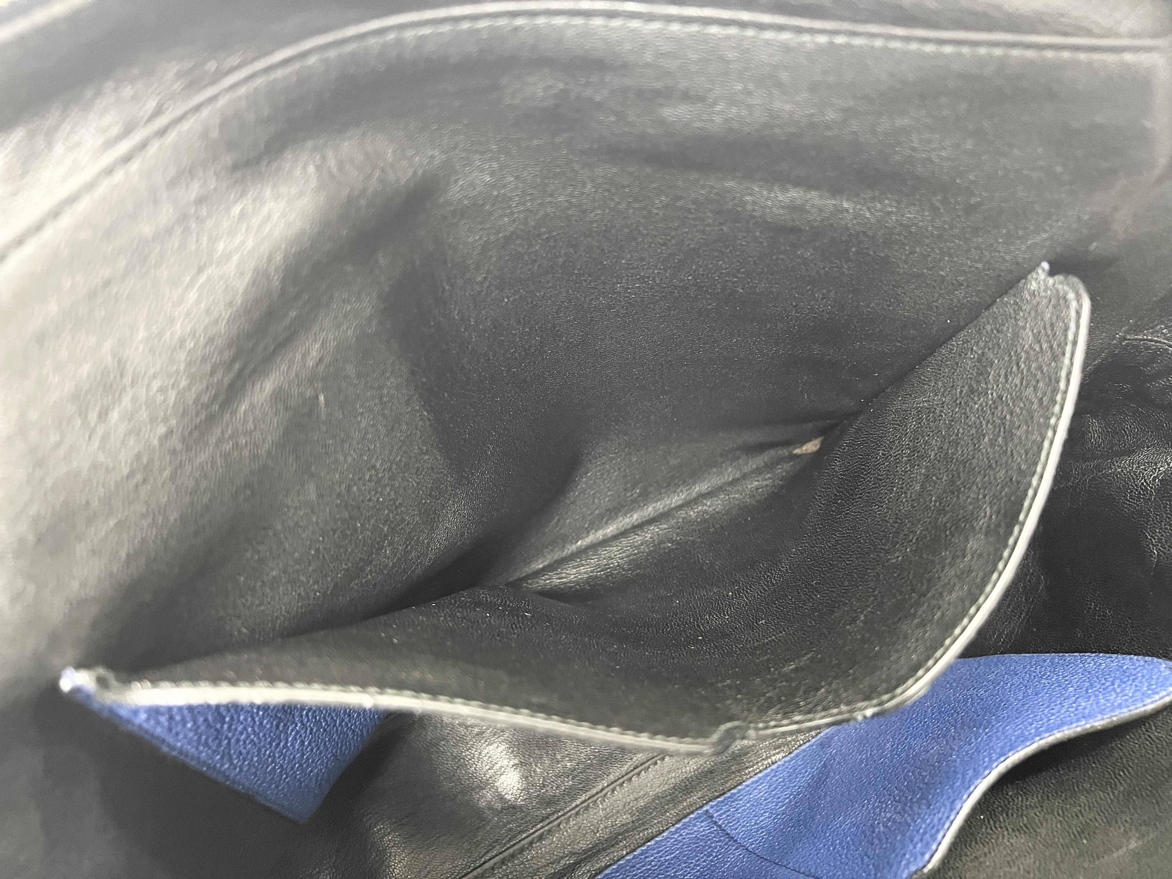 Triangle Logo Vitello Daino Leather Handbag Business Bag — view 9