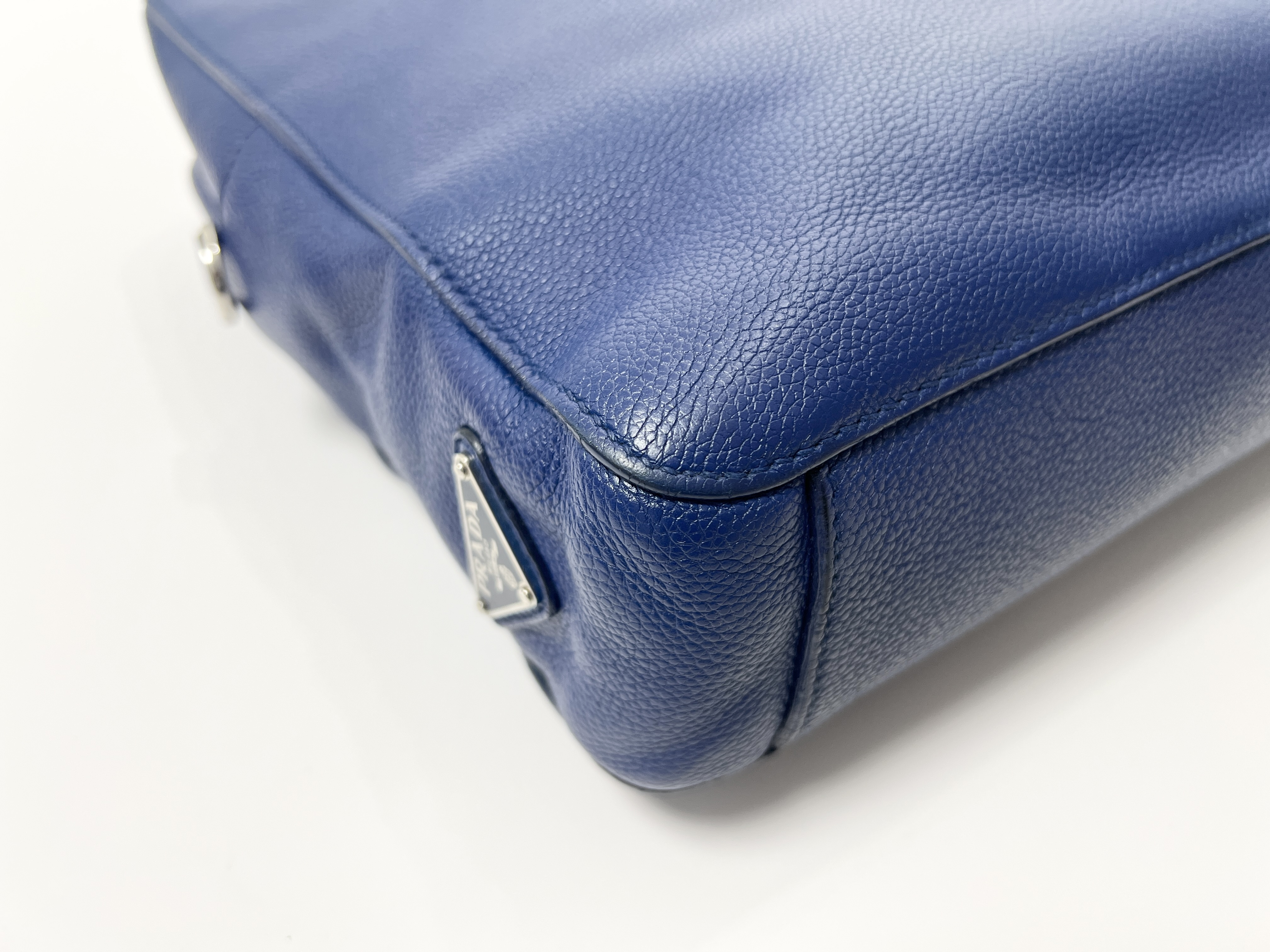 Triangle Logo Vitello Daino Leather Handbag Business Bag — view 10