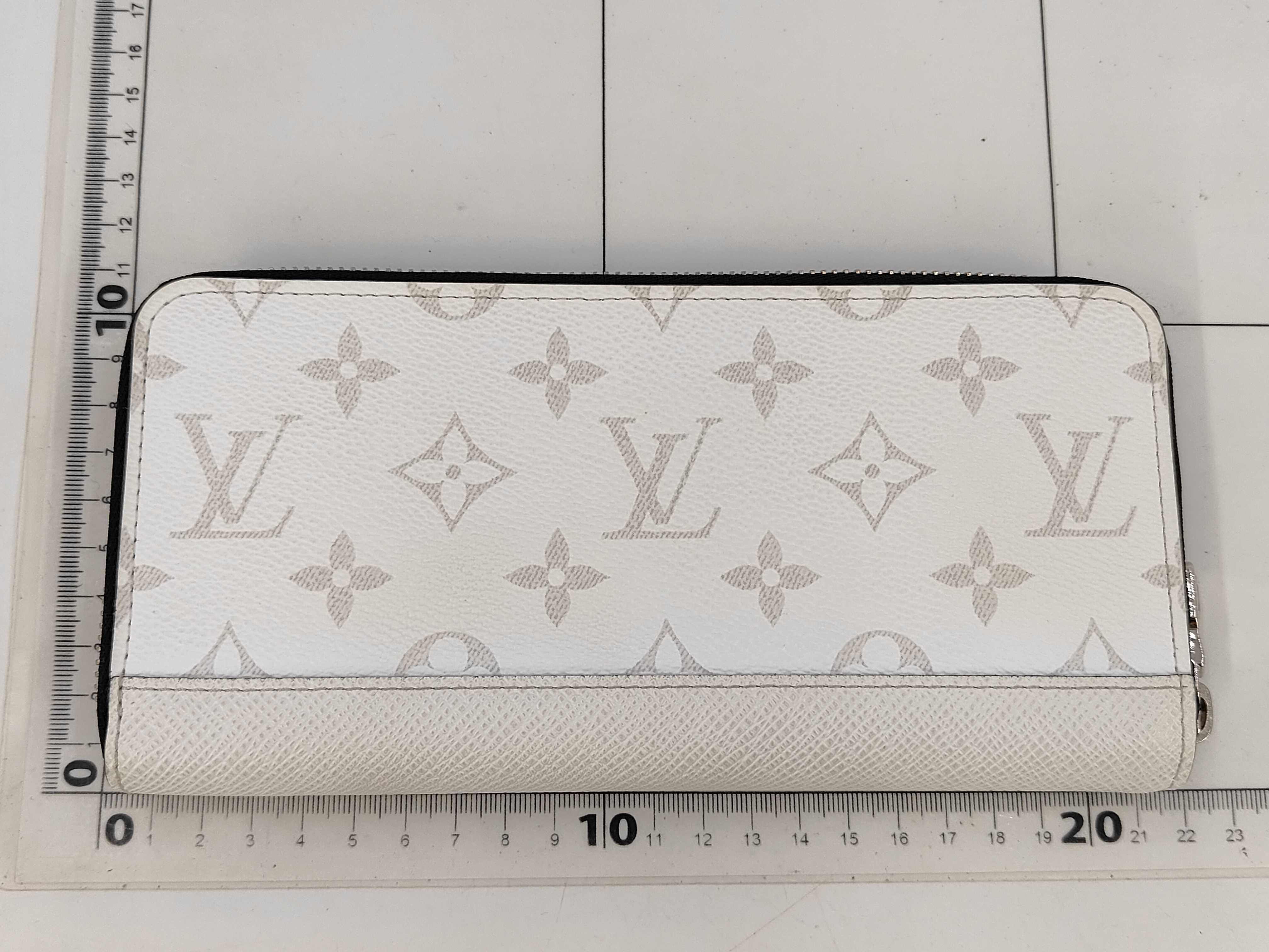 M14127 IC chip wallet — view 2