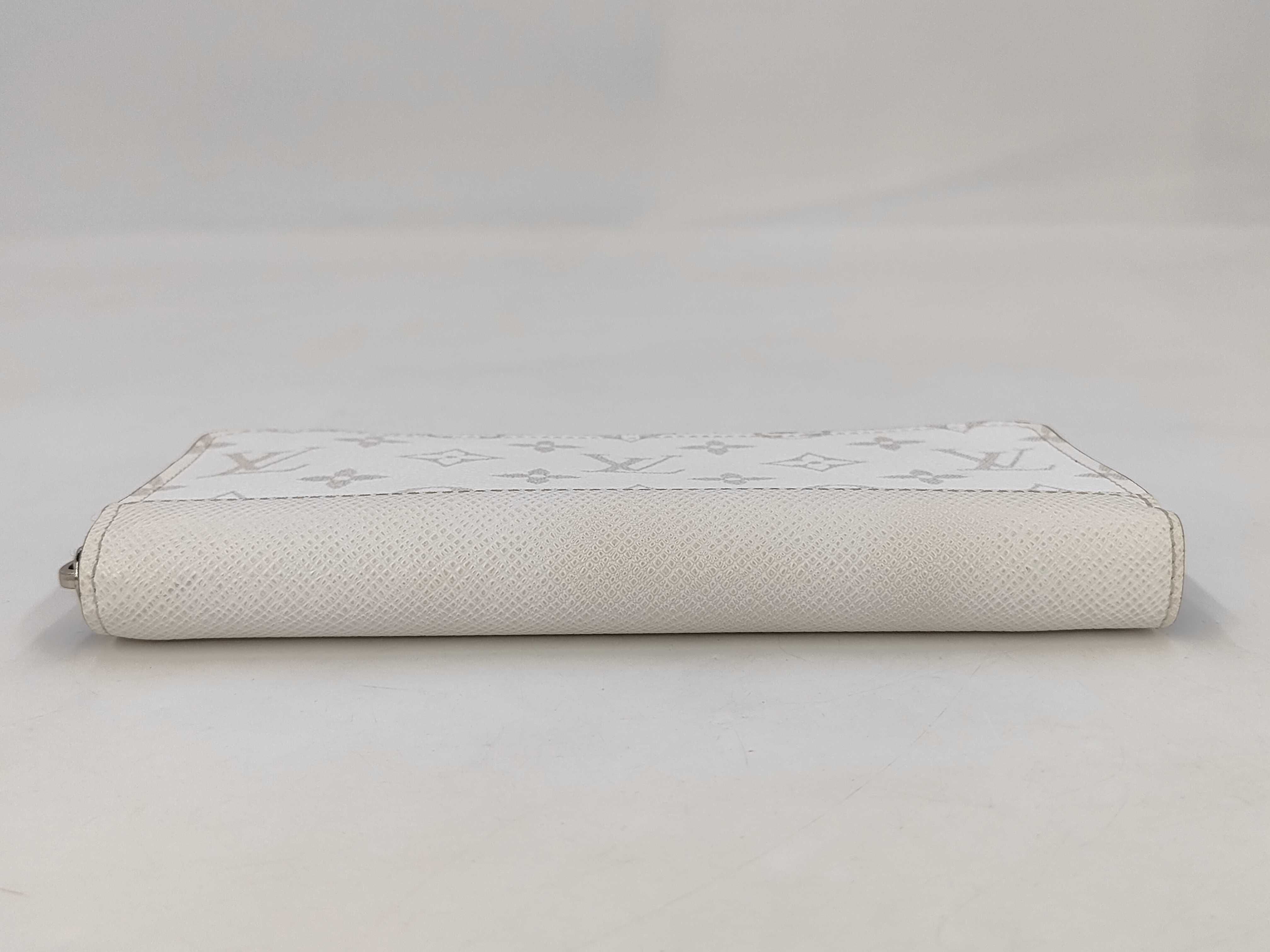 M14127 IC chip wallet — view 3