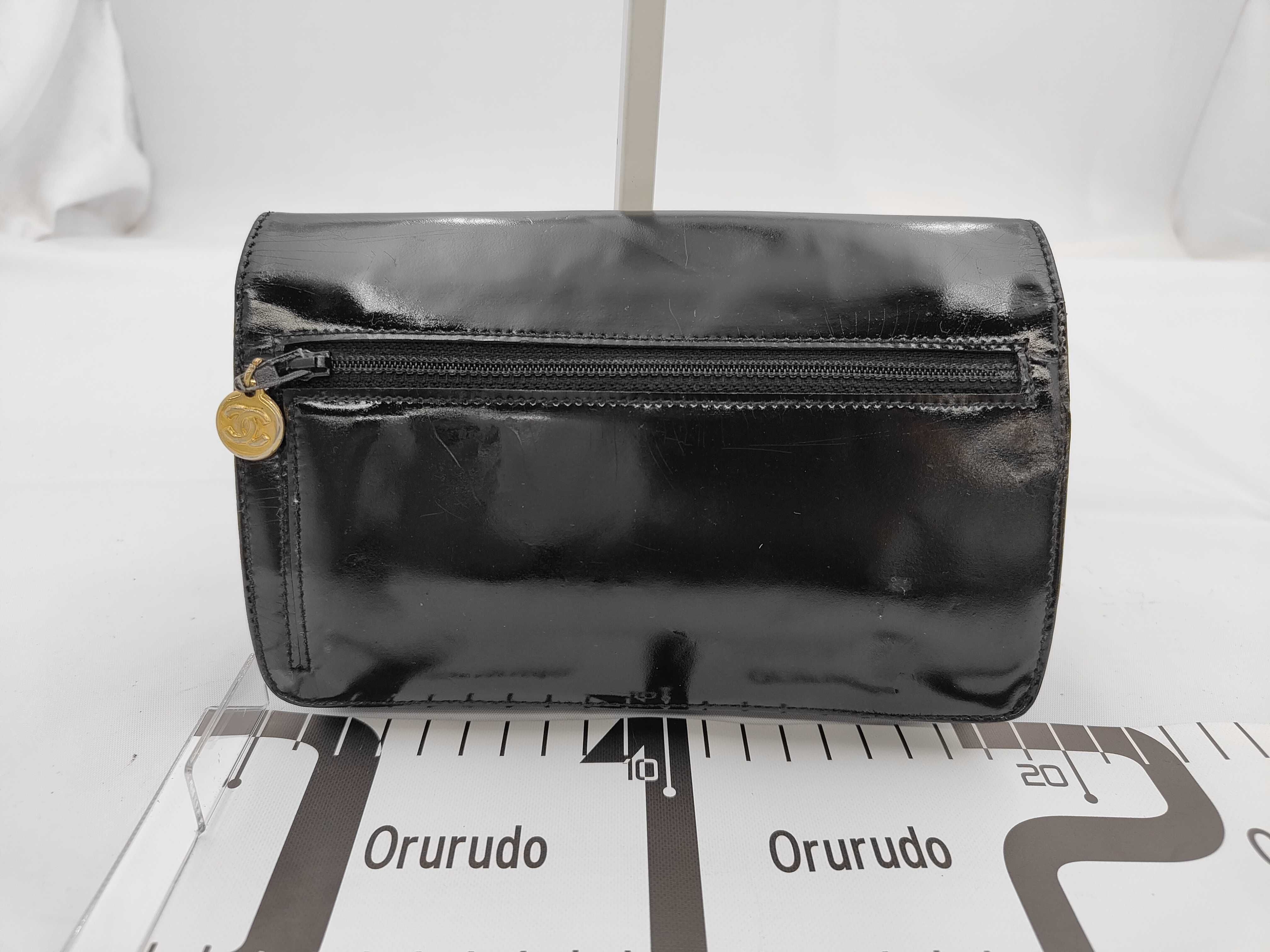 Coco Mark Enamel Chain Wallet Long Wallet — view 2