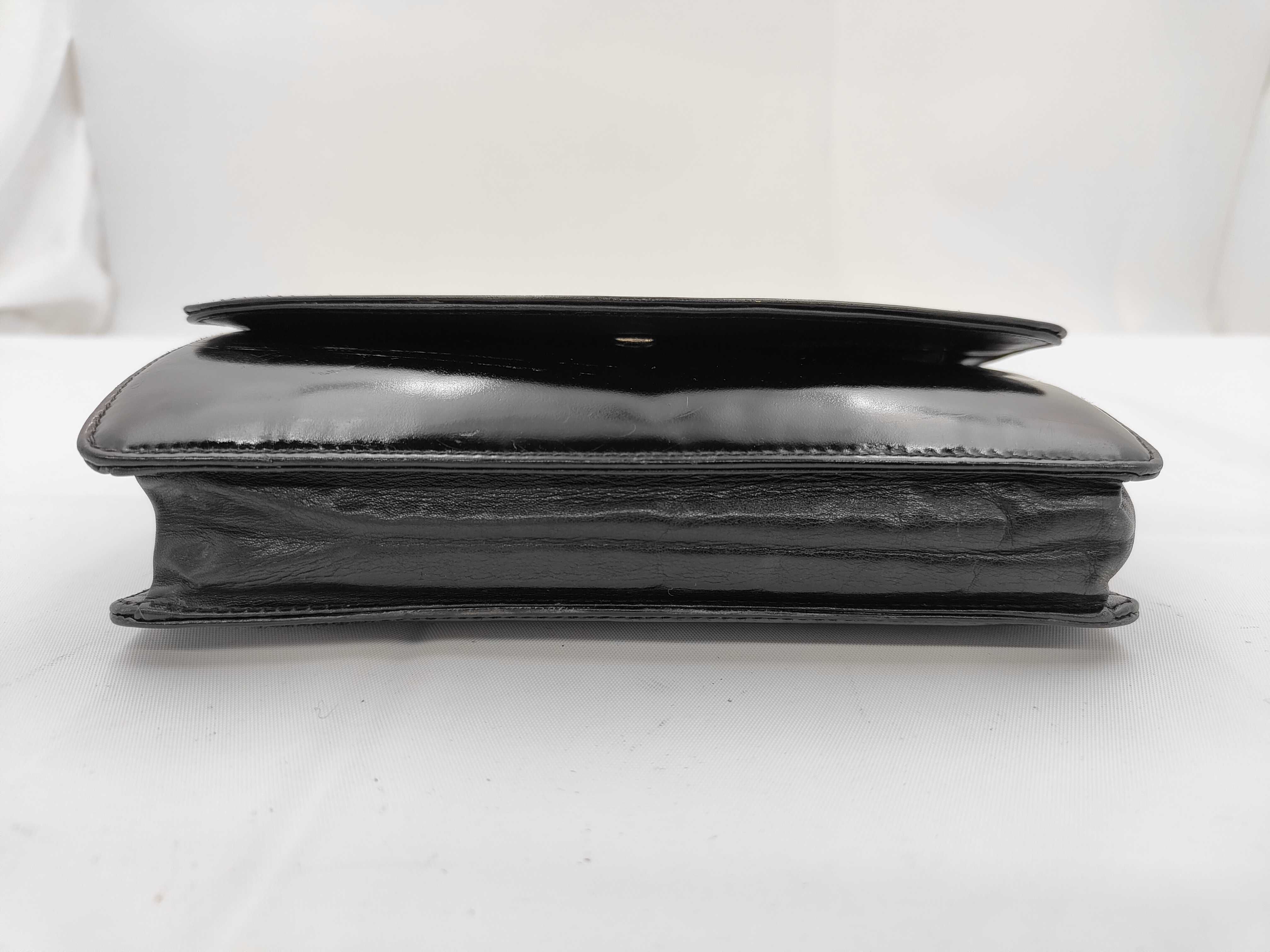 Coco Mark Enamel Chain Wallet Long Wallet — view 5