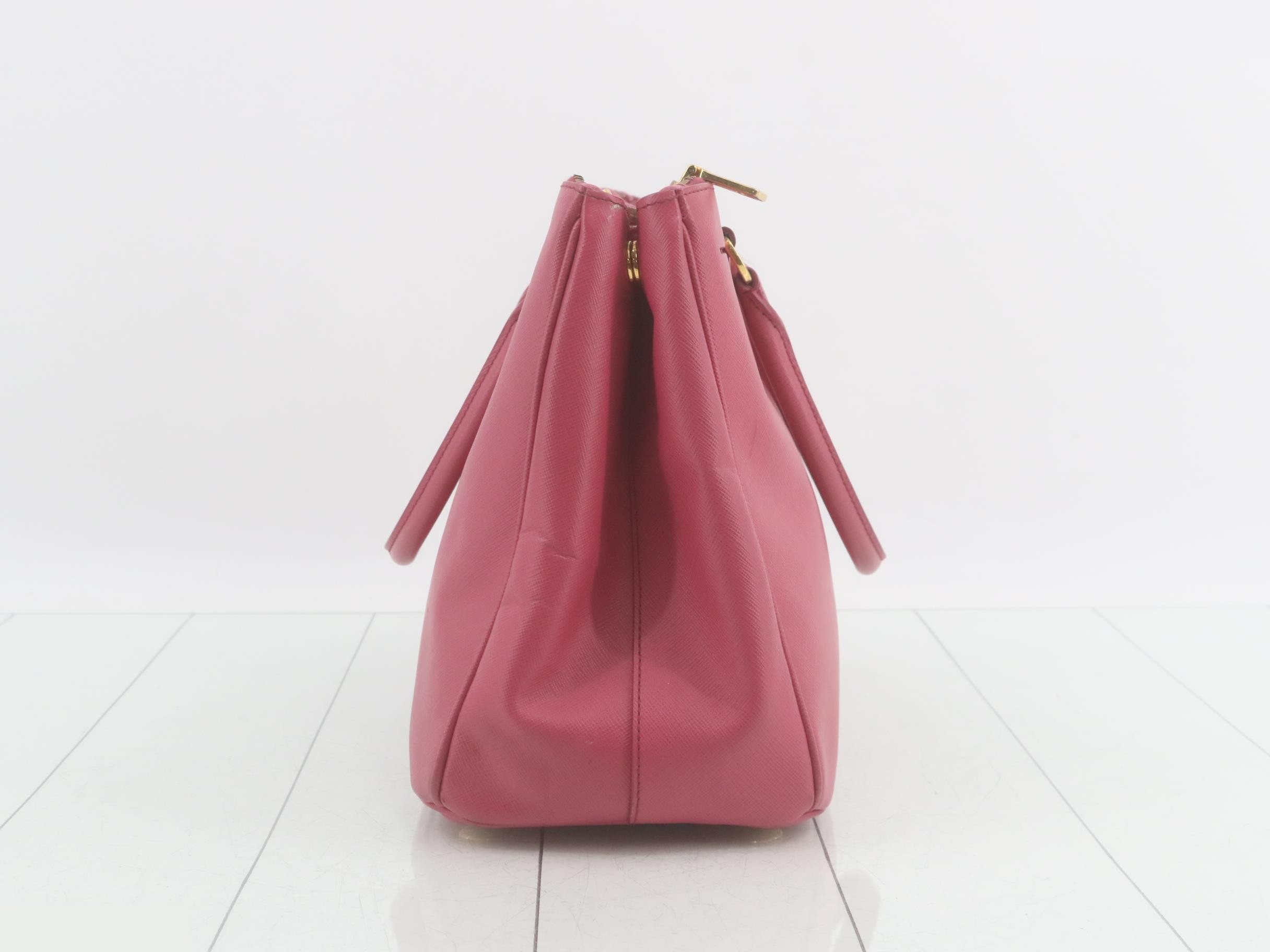 Galleria Saffiano Triangle Plate 2-Way Tote Bag (Pink) — view 4