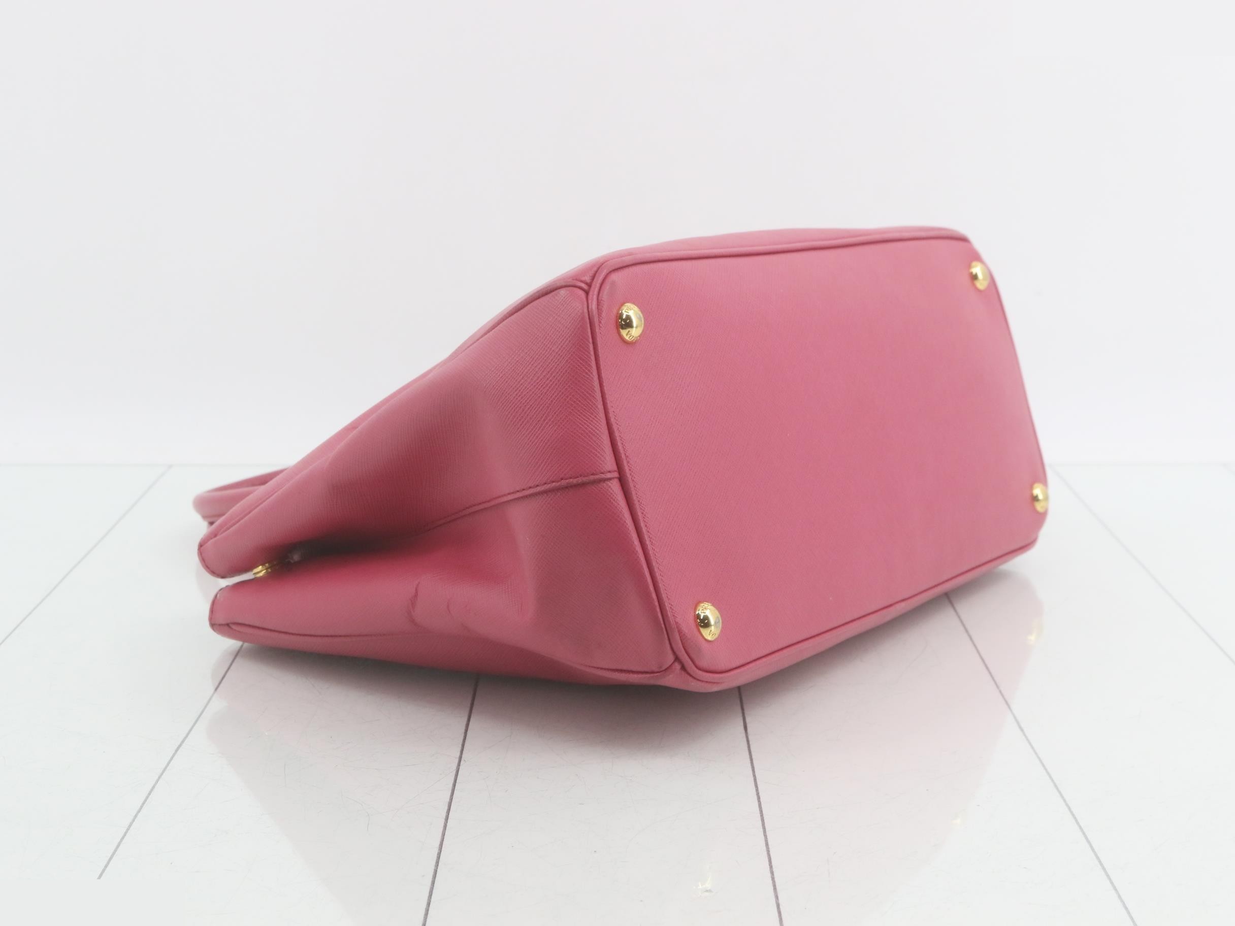 Galleria Saffiano Triangle Plate 2-Way Tote Bag (Pink) — view 5