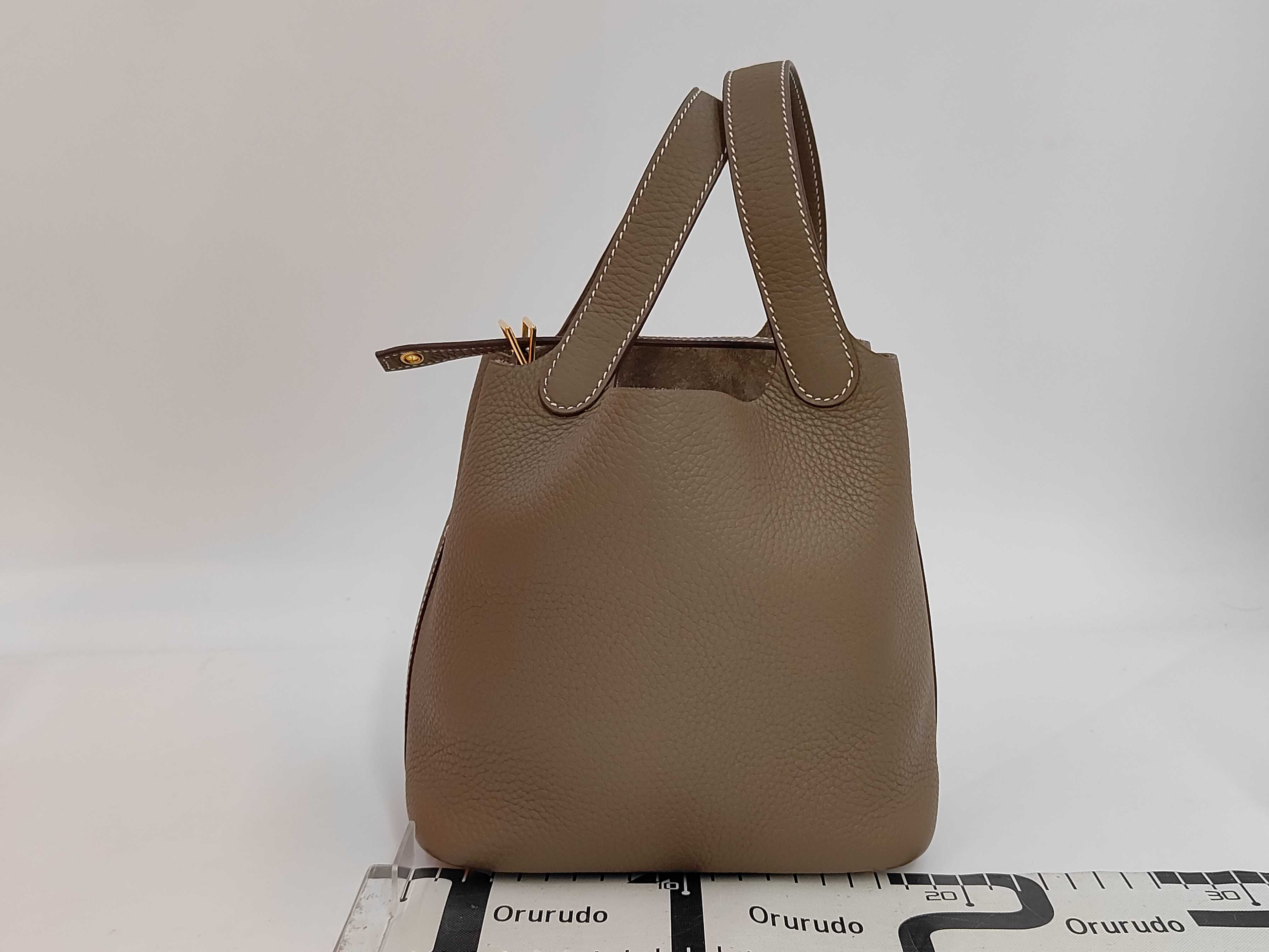 Picotin Lock PM Taurillon Clemence Etoupe K stamp Gold hardware handbag — view 2