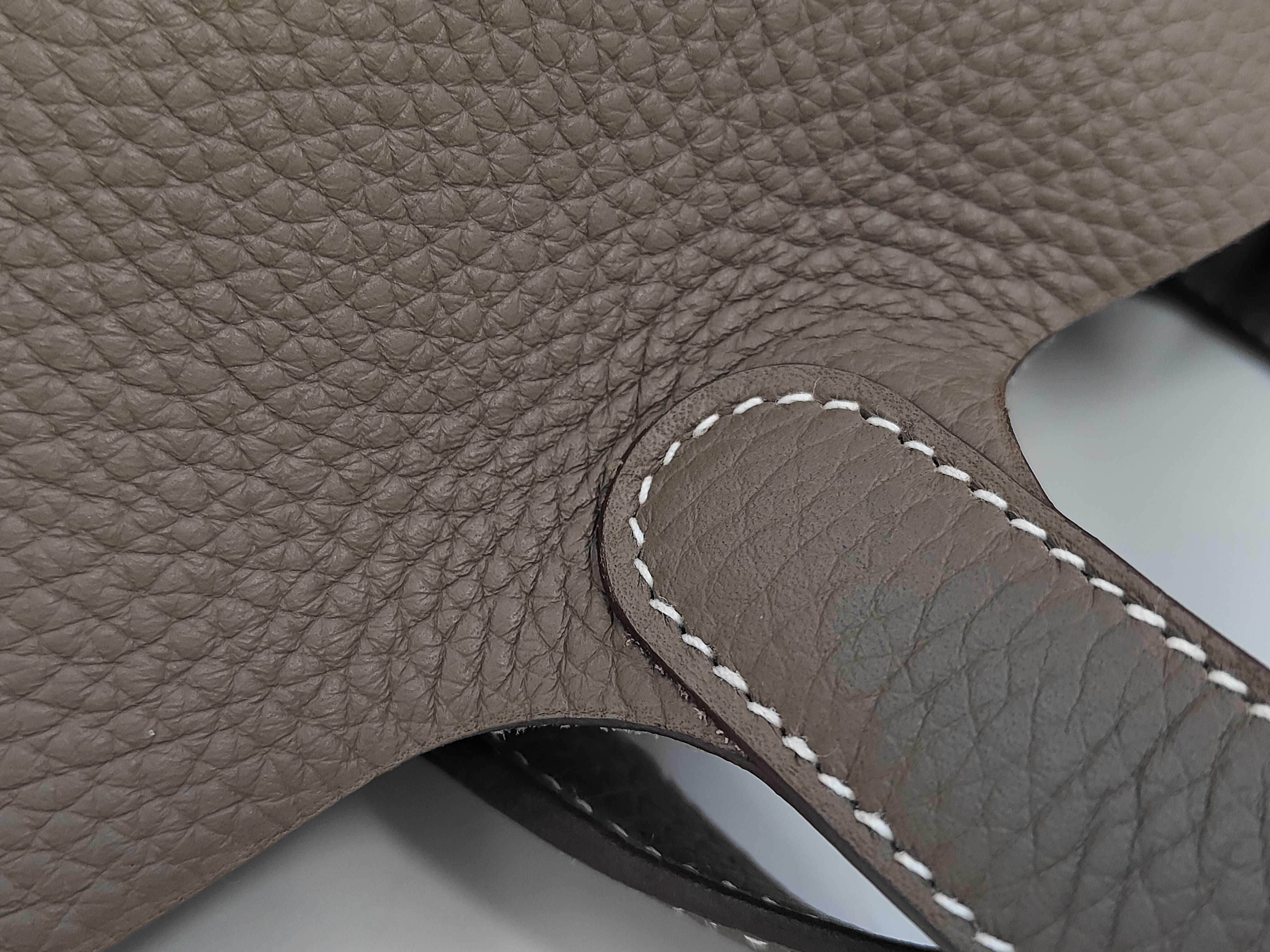 Picotin Lock PM Taurillon Clemence Etoupe K stamp Gold hardware handbag — view 7