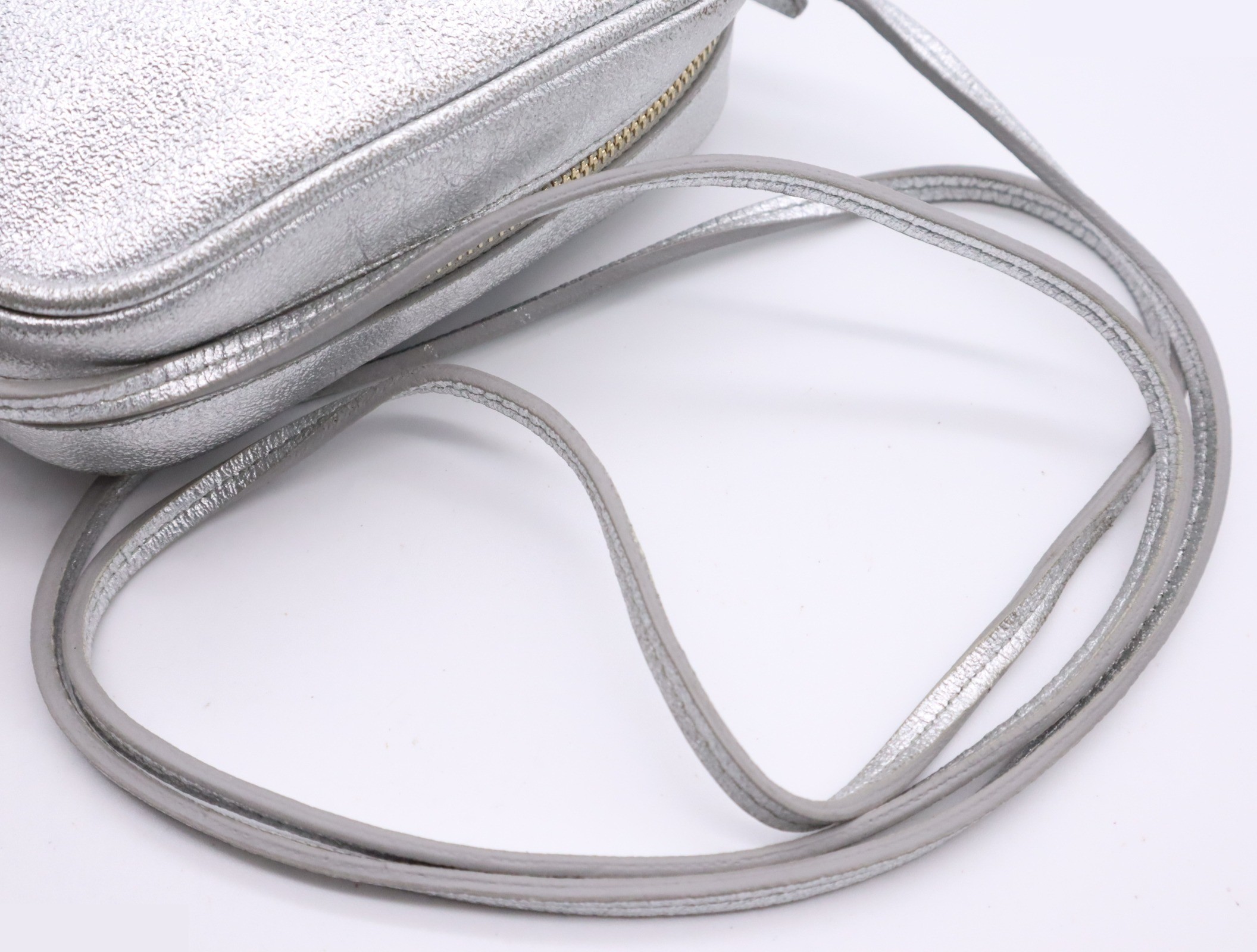 Leather blogger bag, silver, gold hardware. — view 6