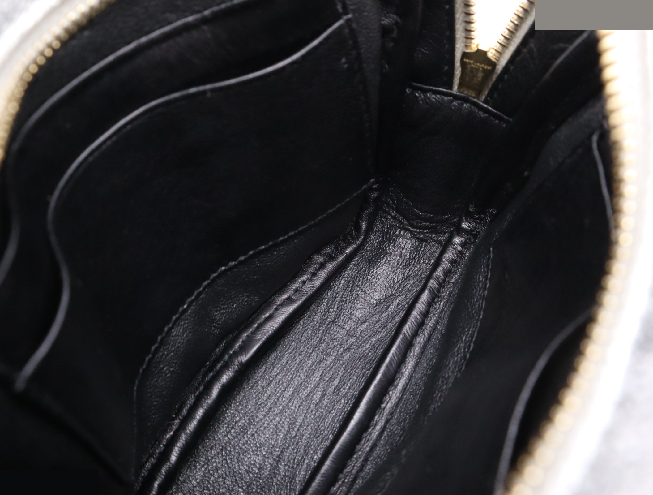 Leather blogger bag, silver, gold hardware. — view 7
