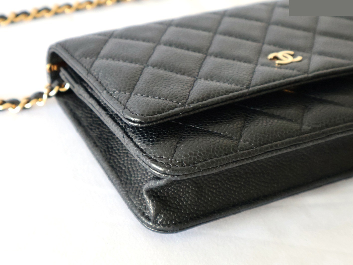 Caviar leather matelassé chain wallet shoulder bag, black — view 3