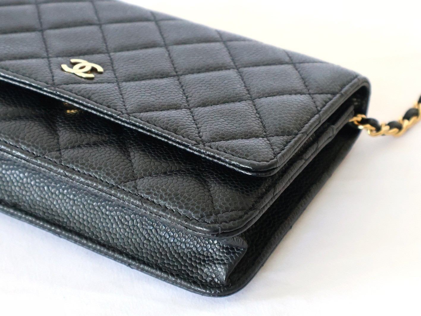 Caviar leather matelassé chain wallet shoulder bag, black — view 4