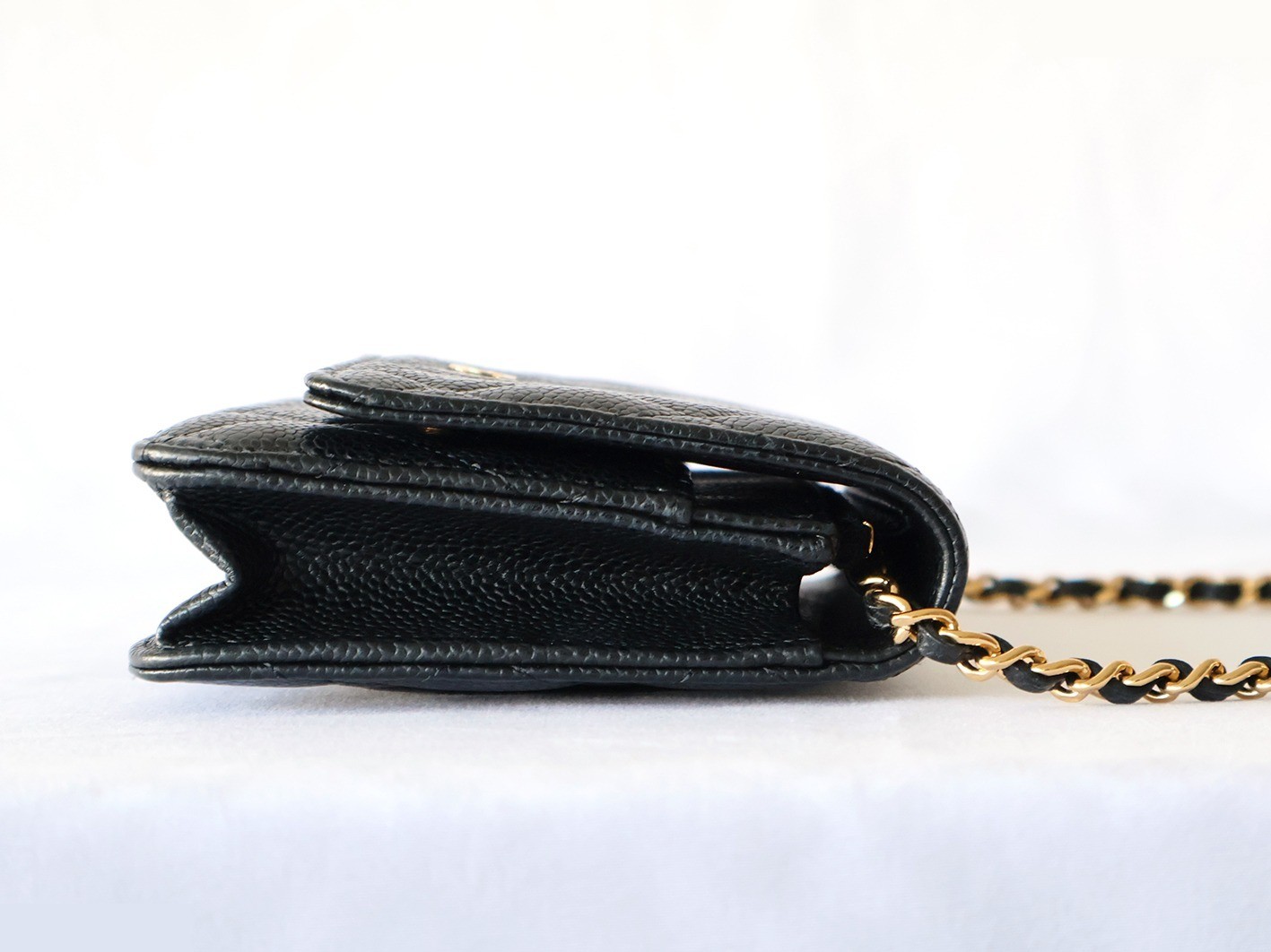 Caviar leather matelassé chain wallet shoulder bag, black — view 7