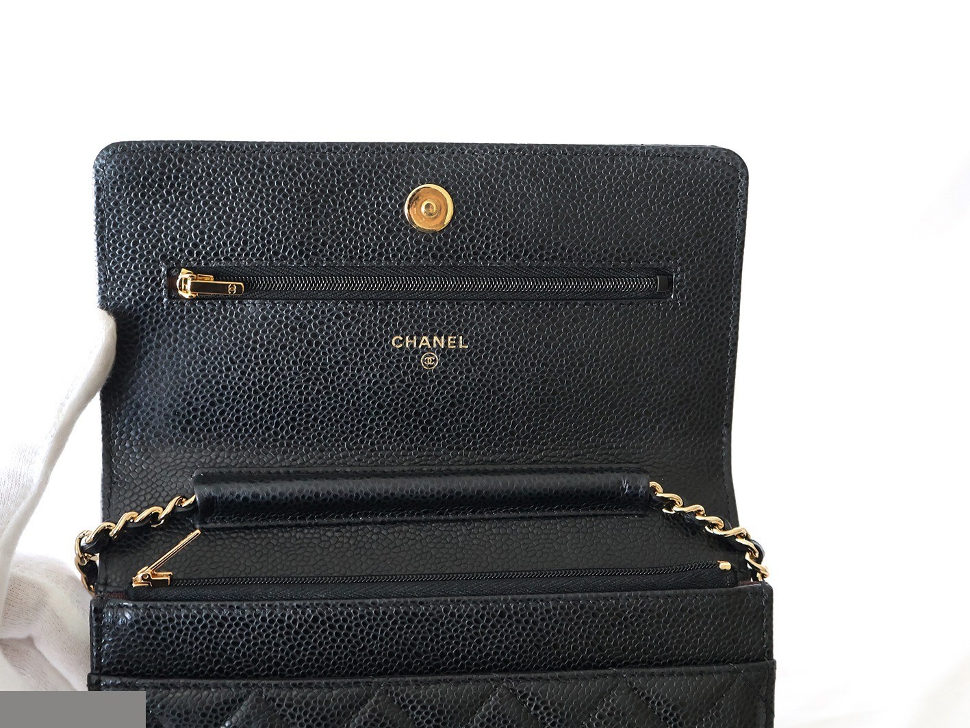 Caviar leather matelassé chain wallet shoulder bag, black — view 9