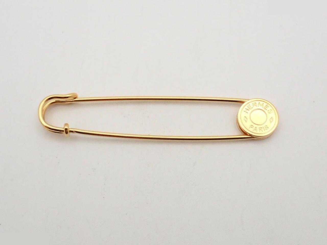 brooch — view 2