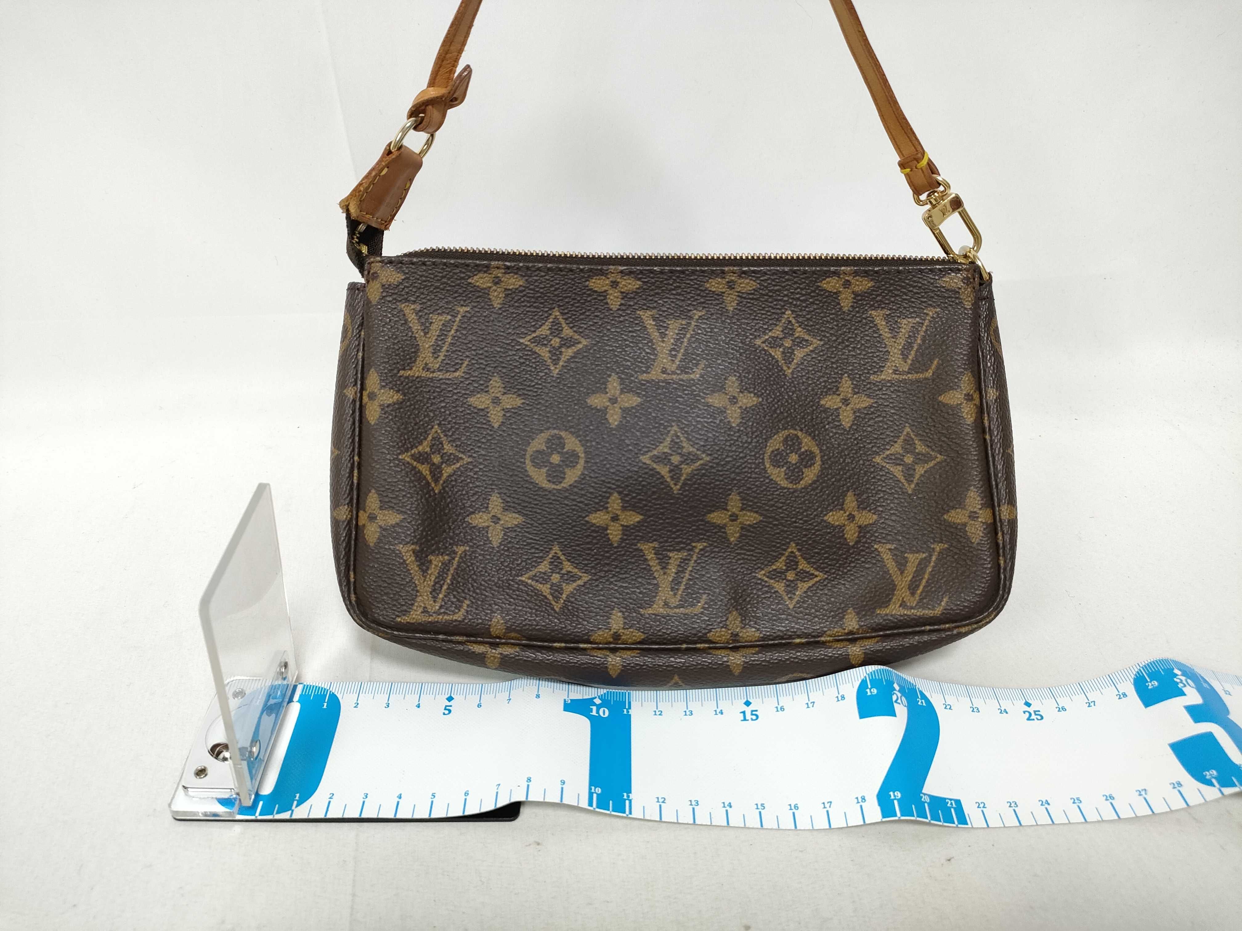 Monogram Louis Vuitton Monogram Accessoires AR1928 Pouch — view 2