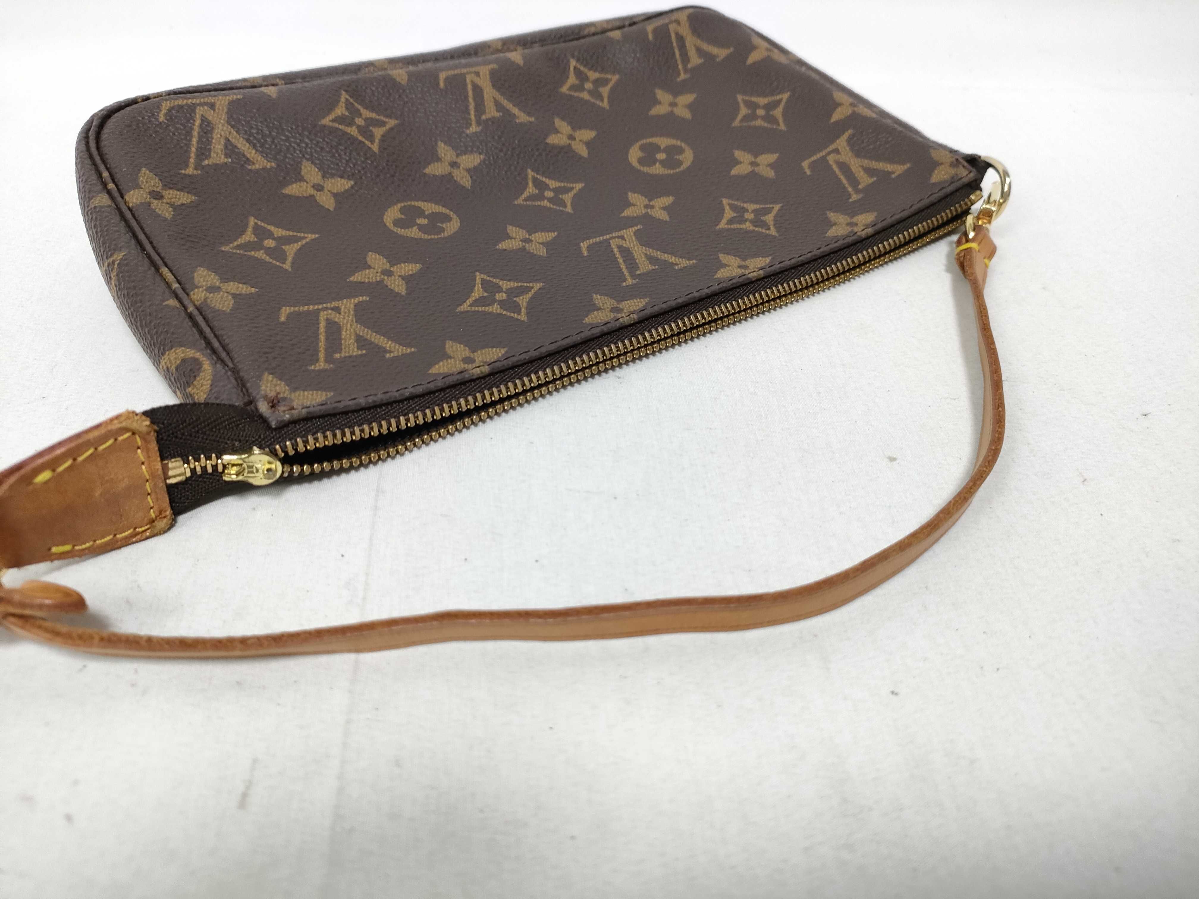 Monogram Louis Vuitton Monogram Accessoires AR1928 Pouch — view 12