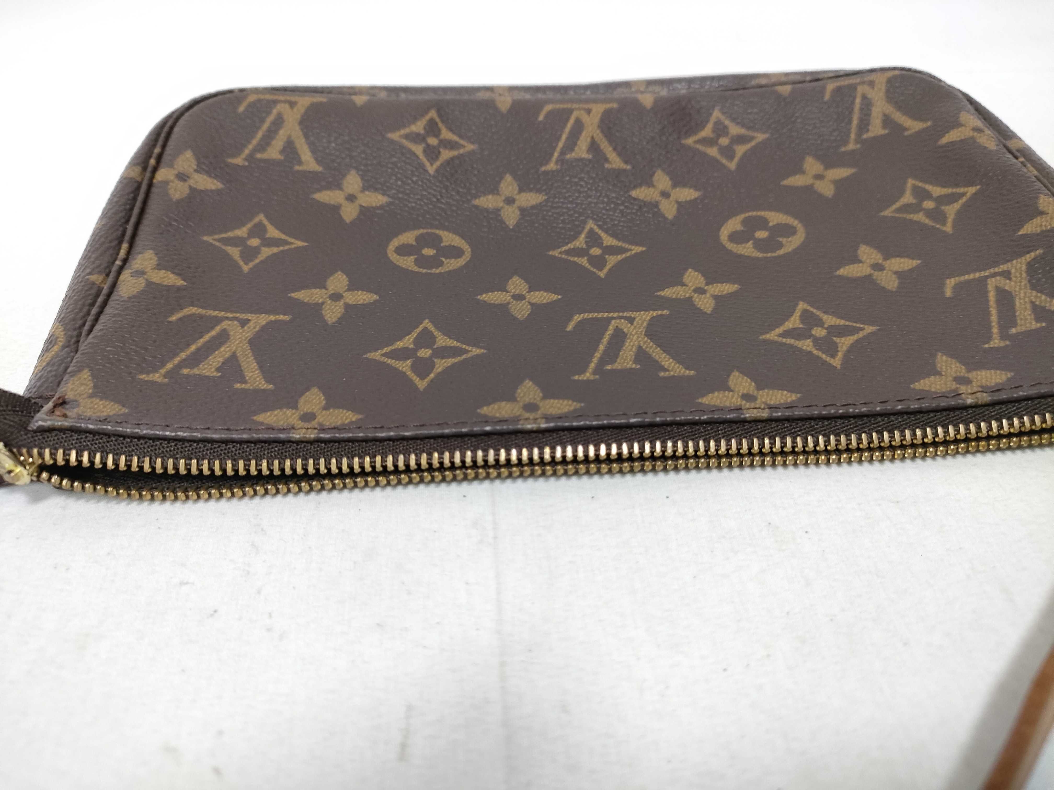 Monogram Louis Vuitton Monogram Accessoires AR1928 Pouch — view 14