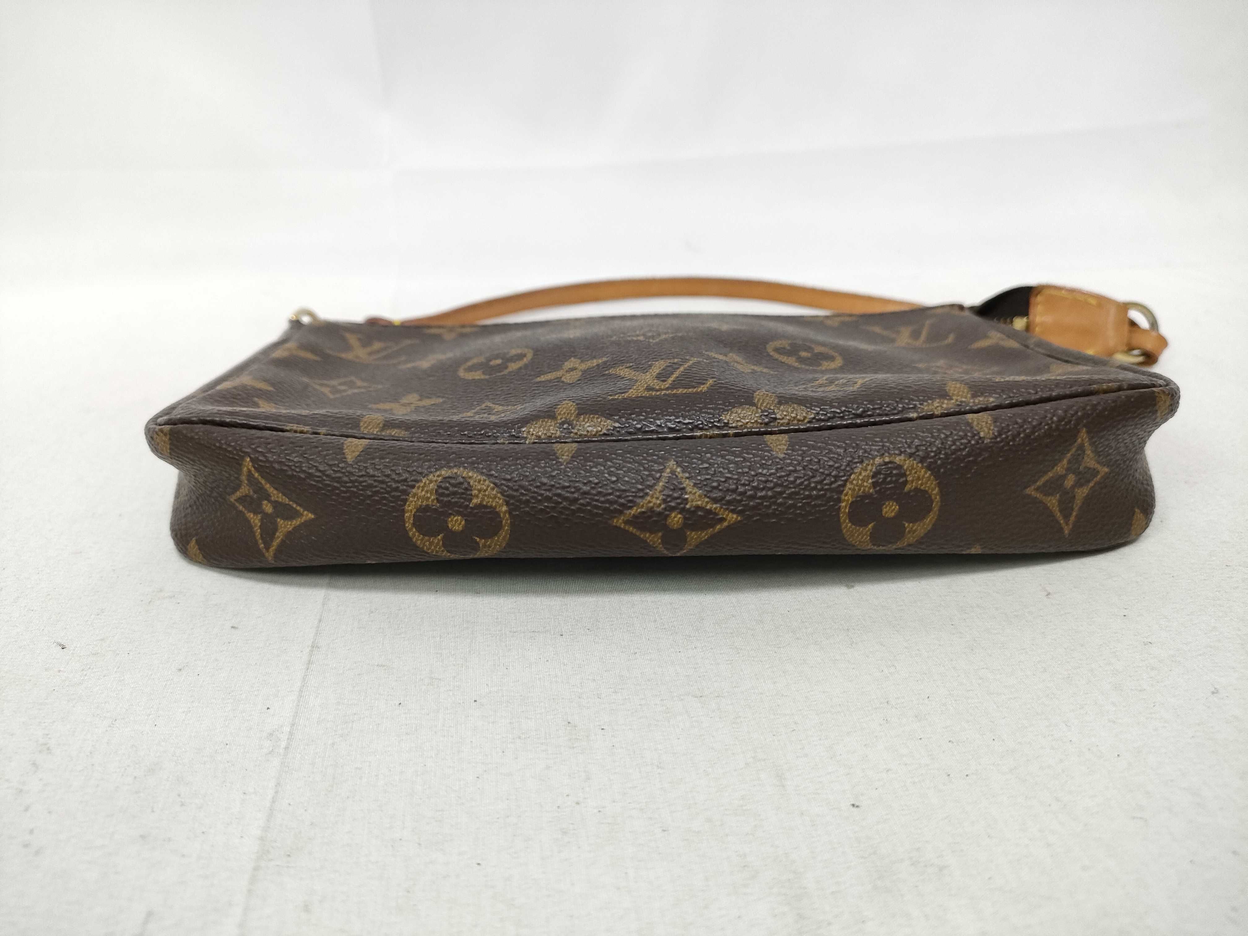 Monogram Louis Vuitton Monogram Accessoires AR1928 Pouch — view 3