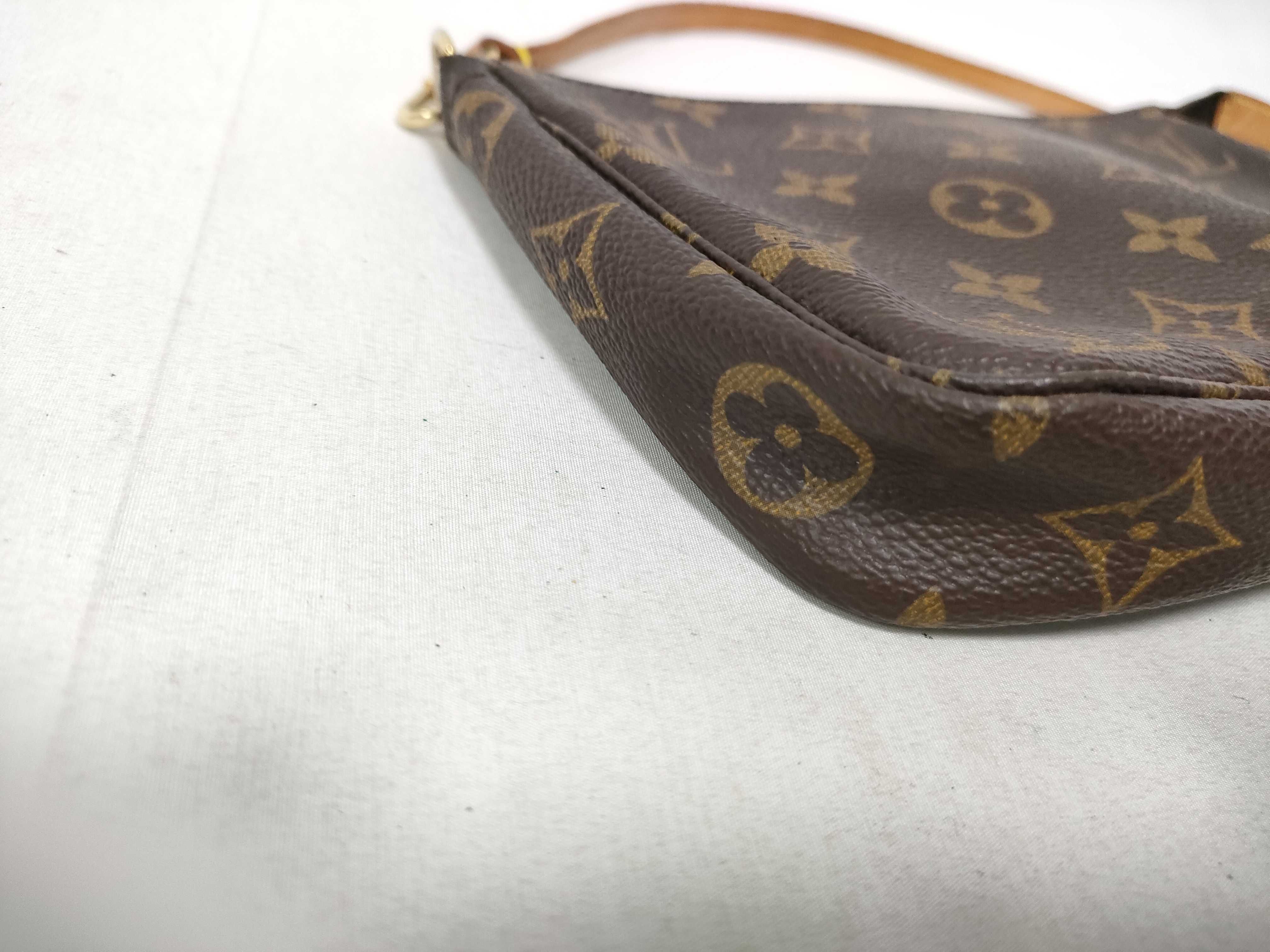 Monogram Louis Vuitton Monogram Accessoires AR1928 Pouch — view 5