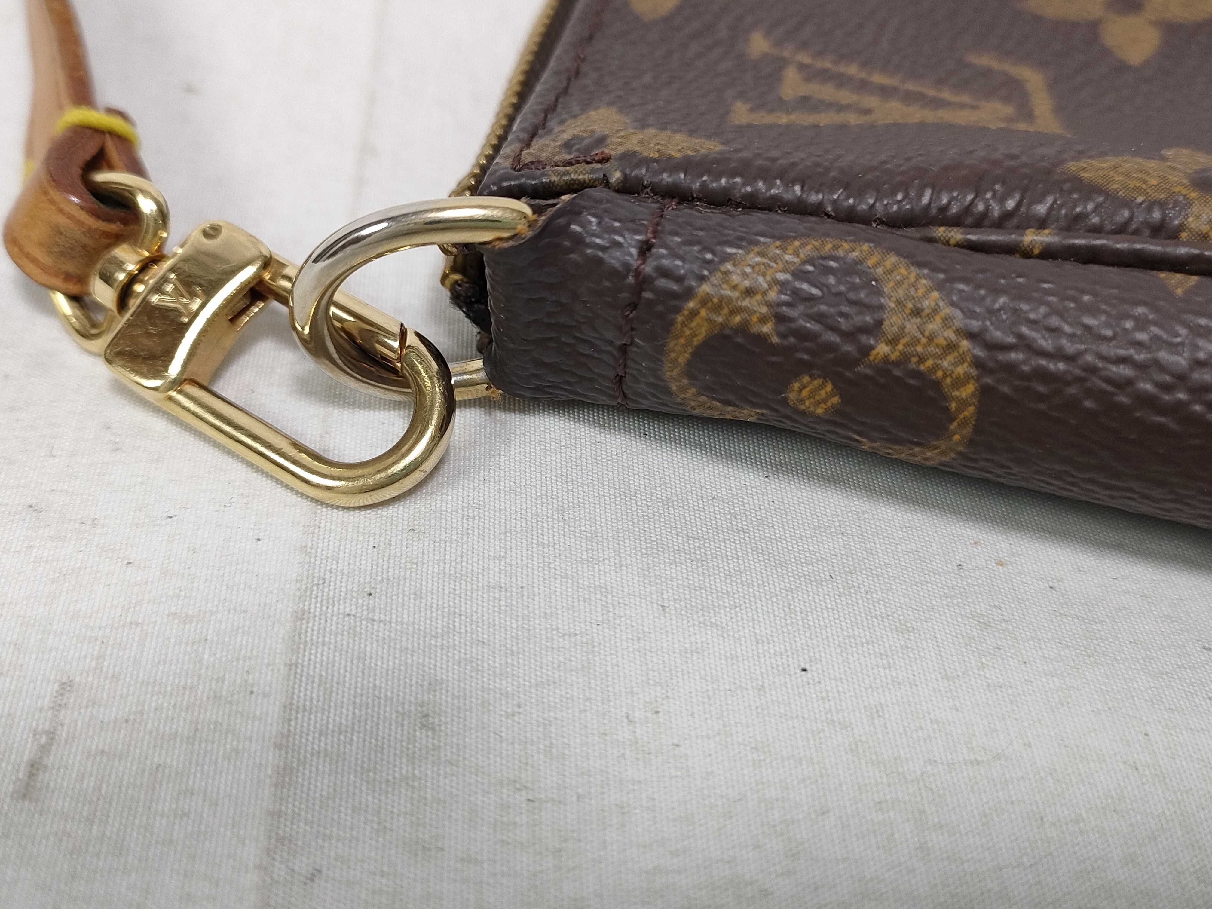 Monogram Louis Vuitton Monogram Accessoires AR1928 Pouch — view 6