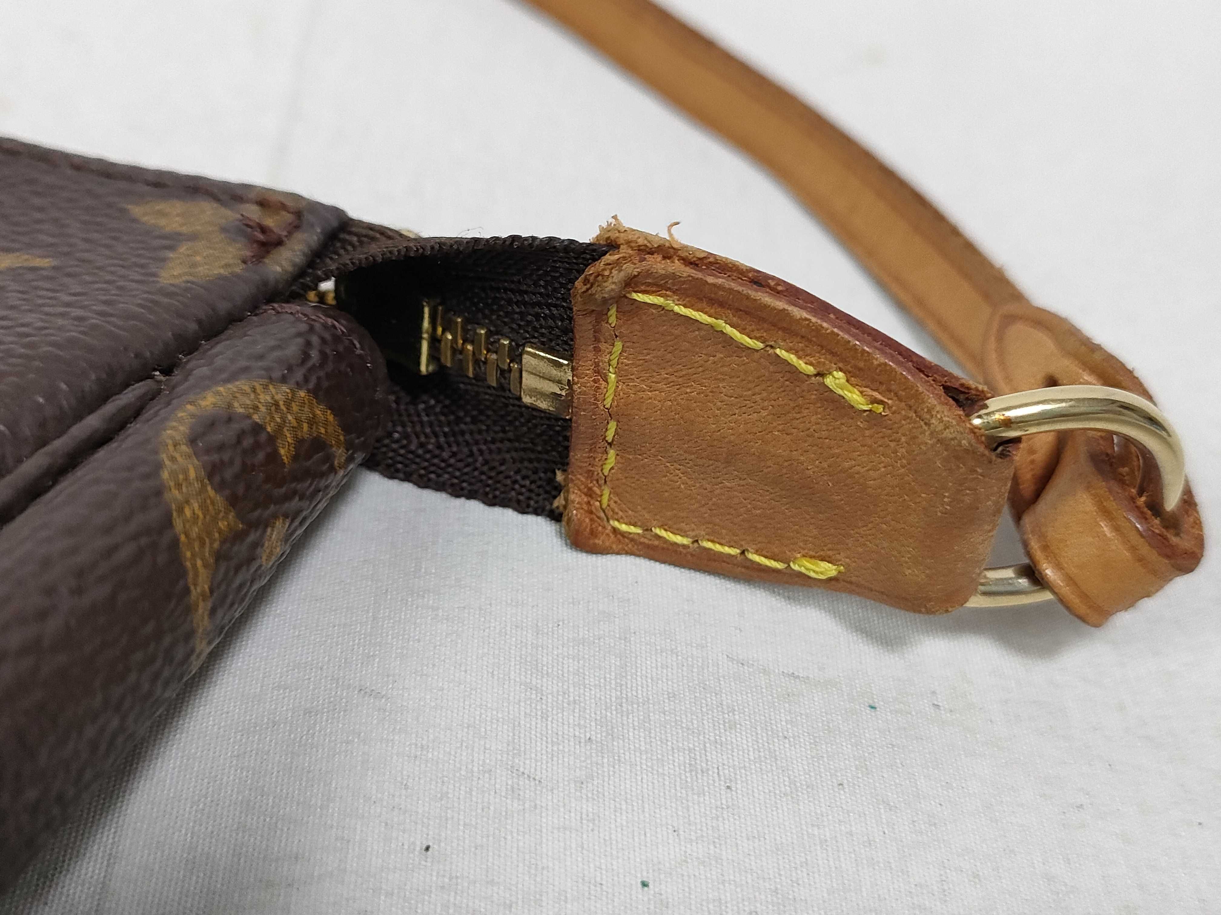 Monogram Louis Vuitton Monogram Accessoires AR1928 Pouch — view 7