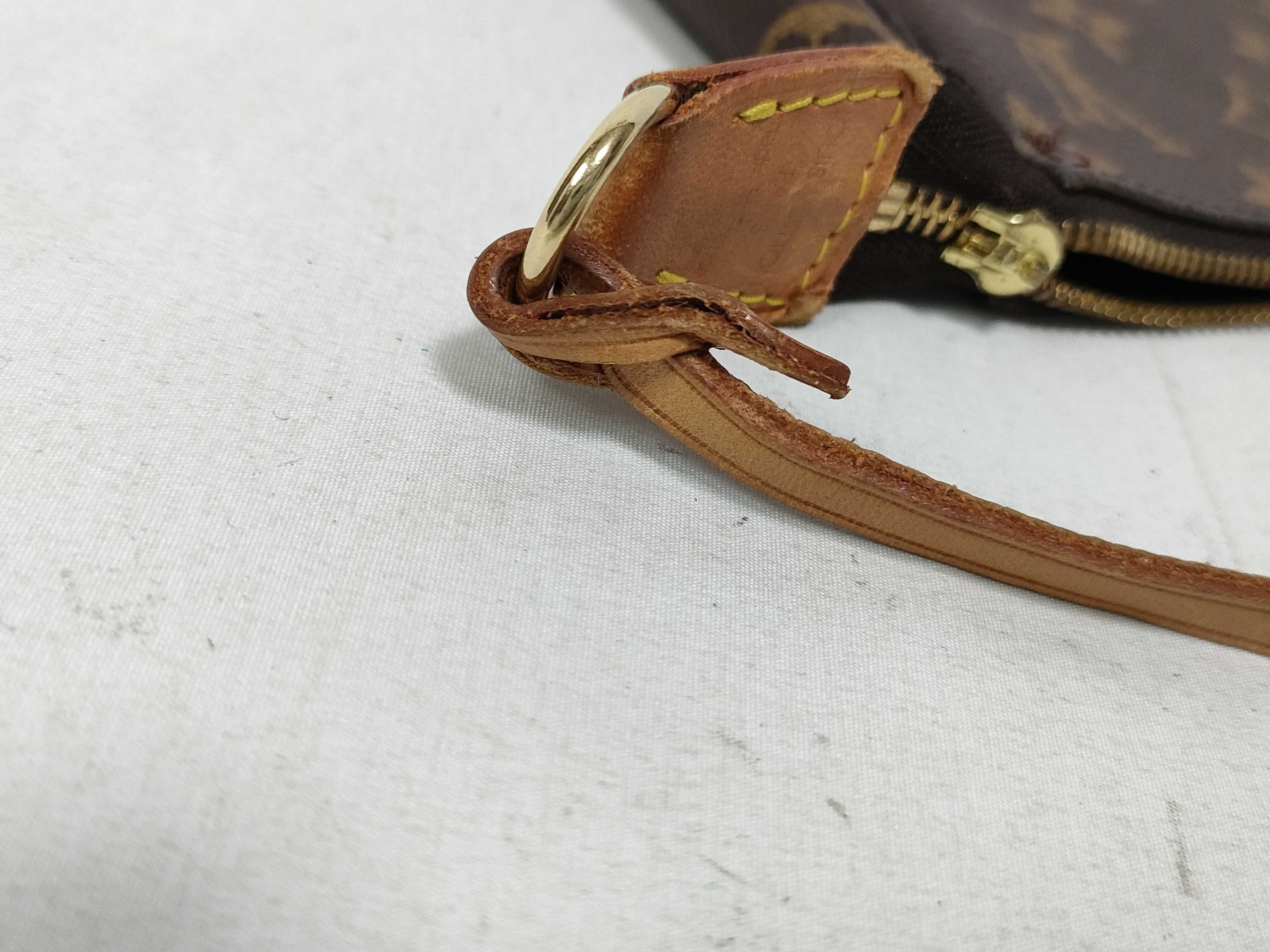 Monogram Louis Vuitton Monogram Accessoires AR1928 Pouch — view 10