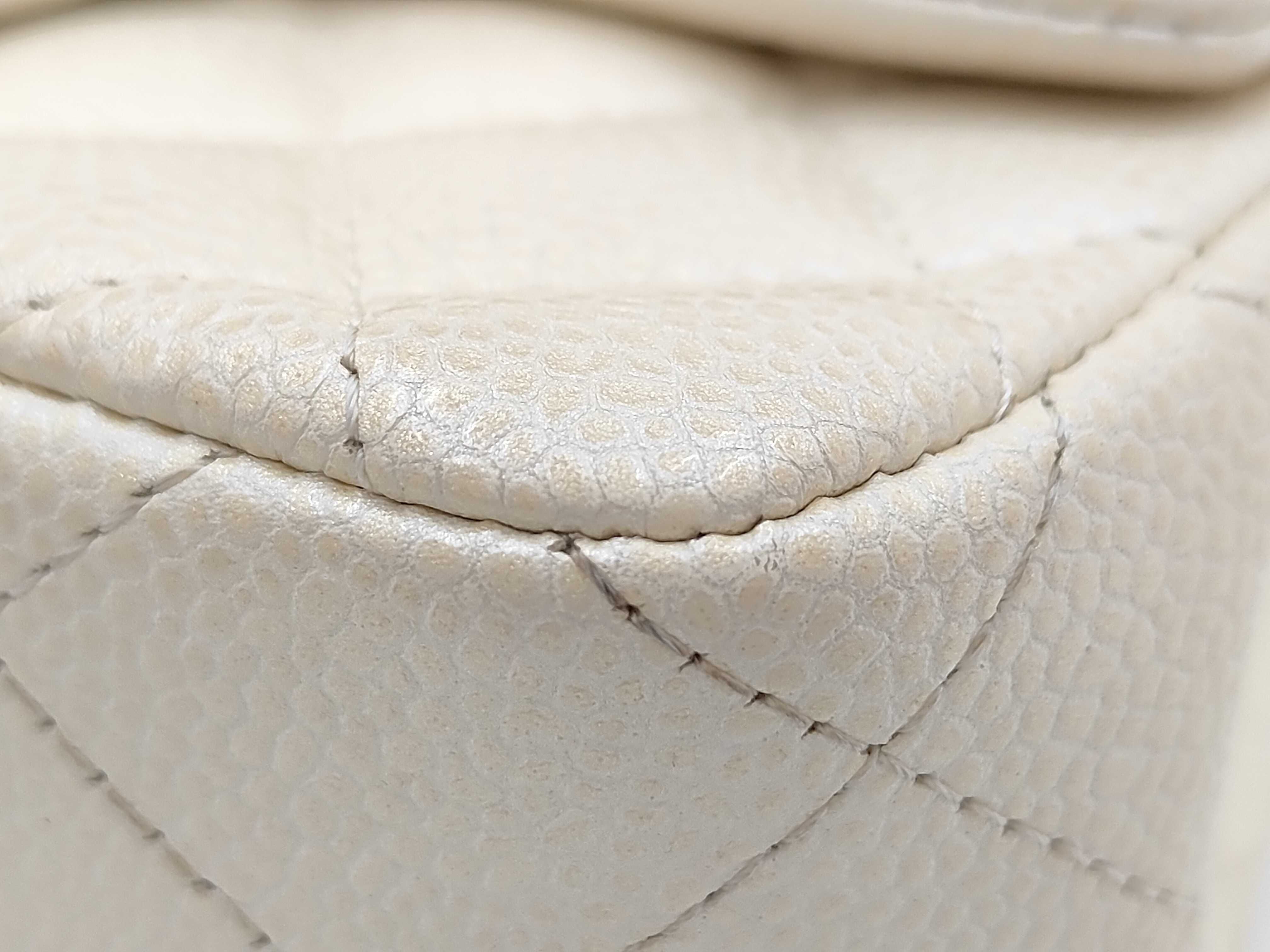 Mini Matelassé 17 Caviar Skin Pearl White Silver Single Chain Shoulder Bag 20458469 — view 4
