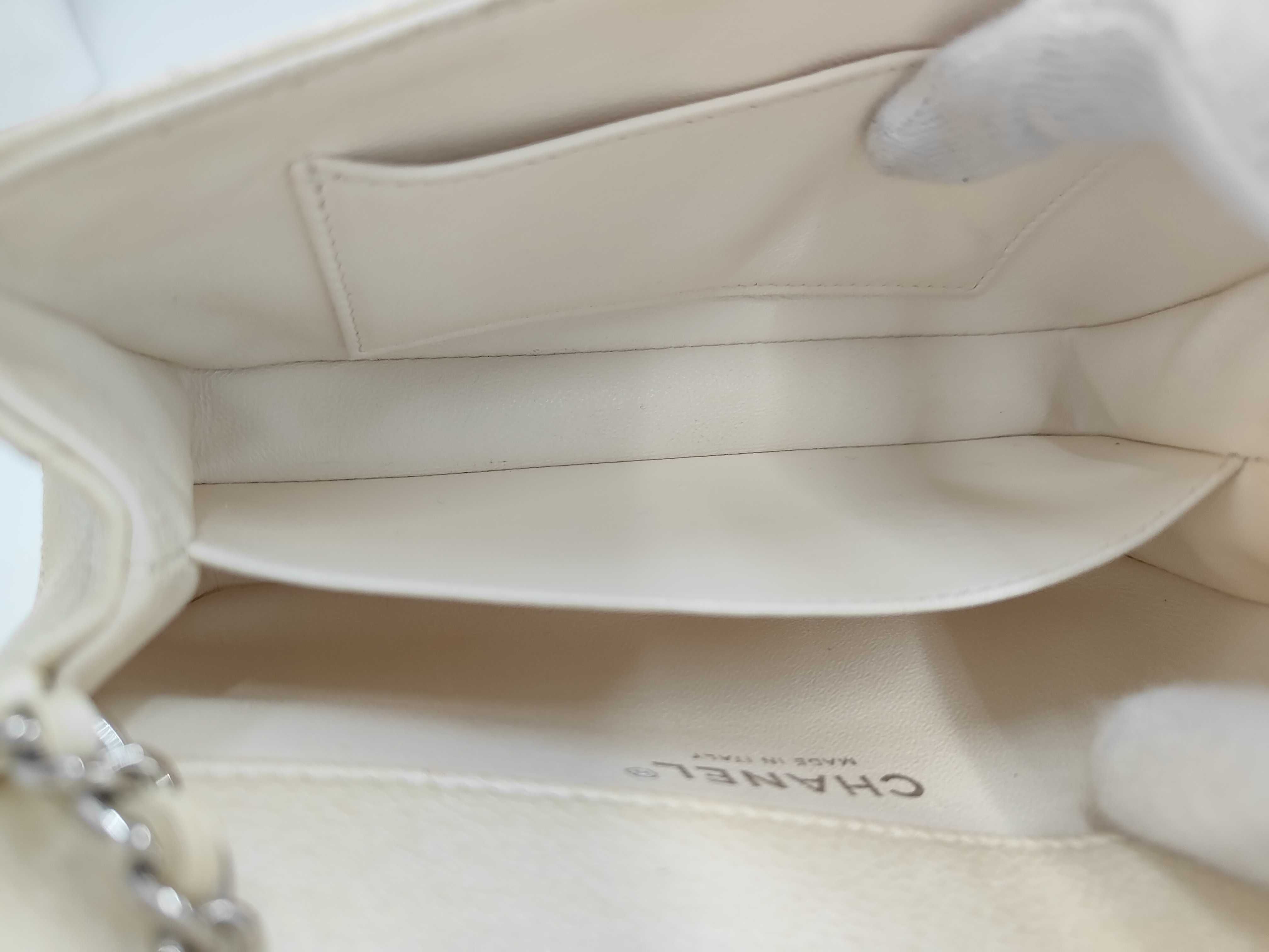 Mini Matelassé 17 Caviar Skin Pearl White Silver Single Chain Shoulder Bag 20458469 — view 8