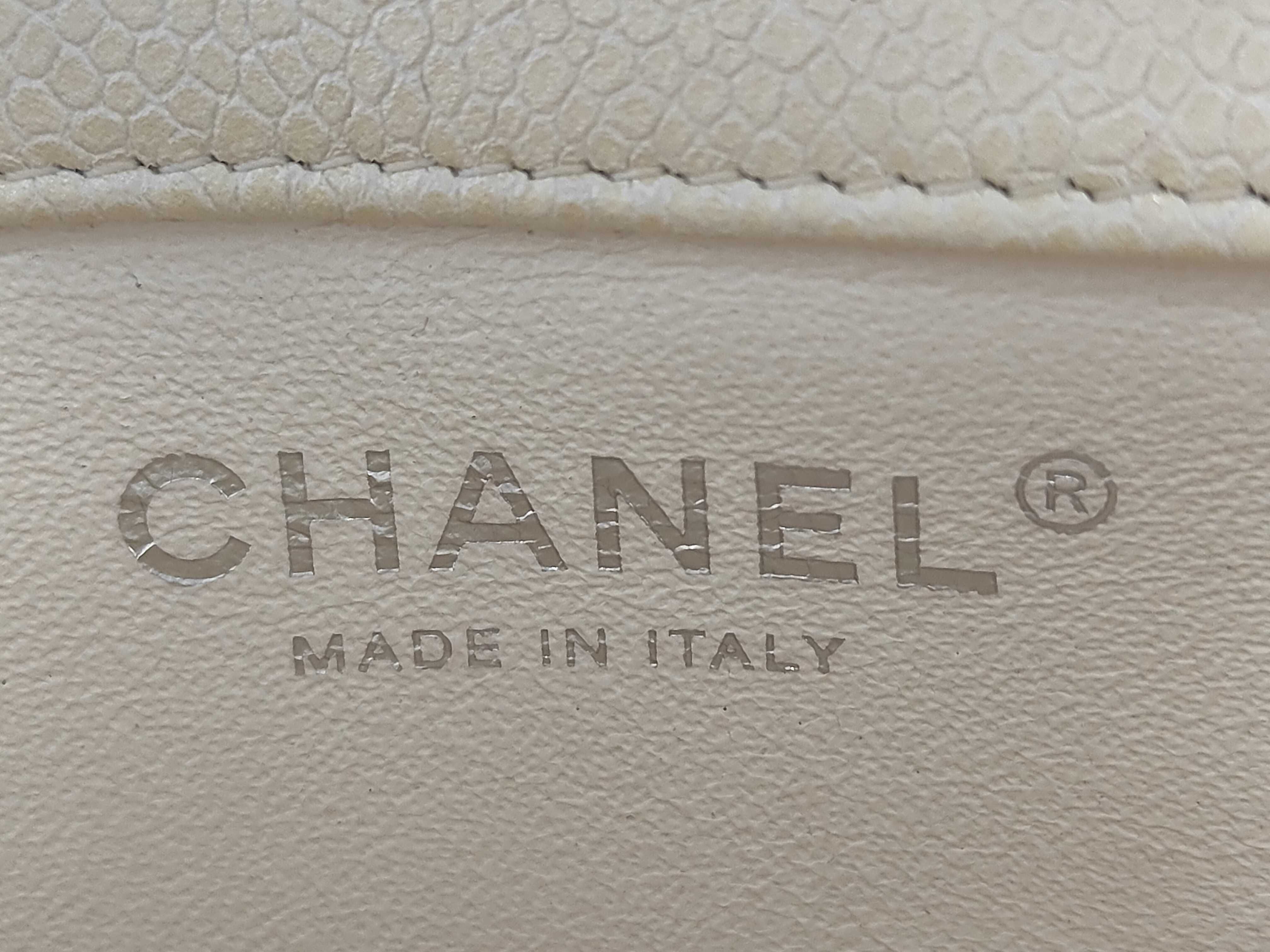 Mini Matelassé 17 Caviar Skin Pearl White Silver Single Chain Shoulder Bag 20458469 — view 10