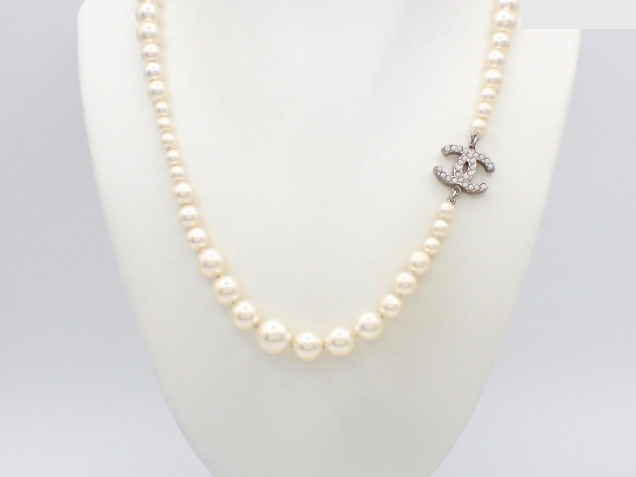 Long pearl necklace with Coco Chanel logo, approximately 90cm in length.