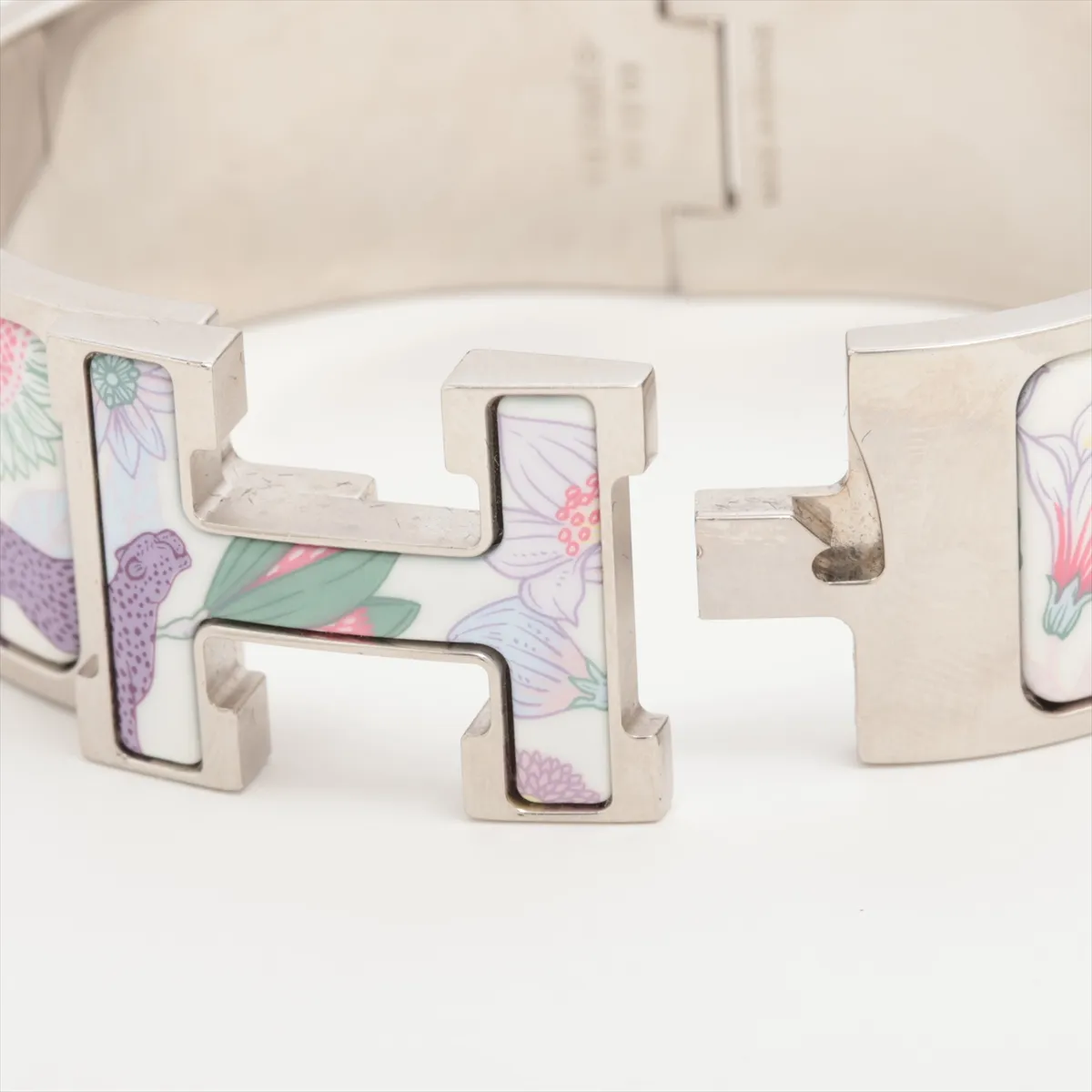Click Crack H bangle bracelet enamel x metal multicolor x silver dents scratches dullness dirt discoloration peeling Olu Wayom Delios — view 5