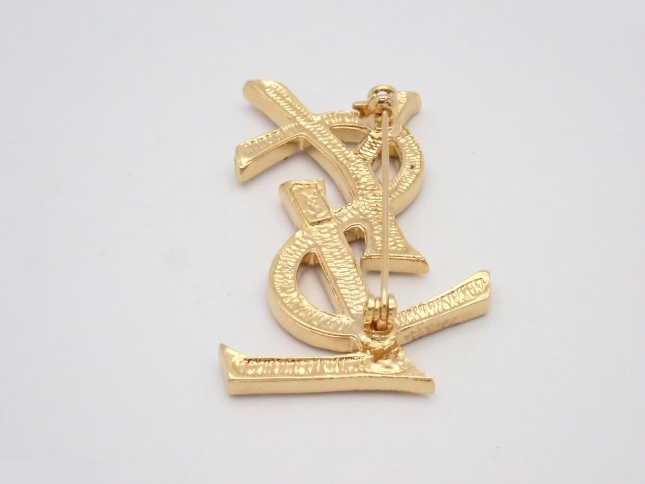 logo brooch, rhinestone, gold (GP) — view 2