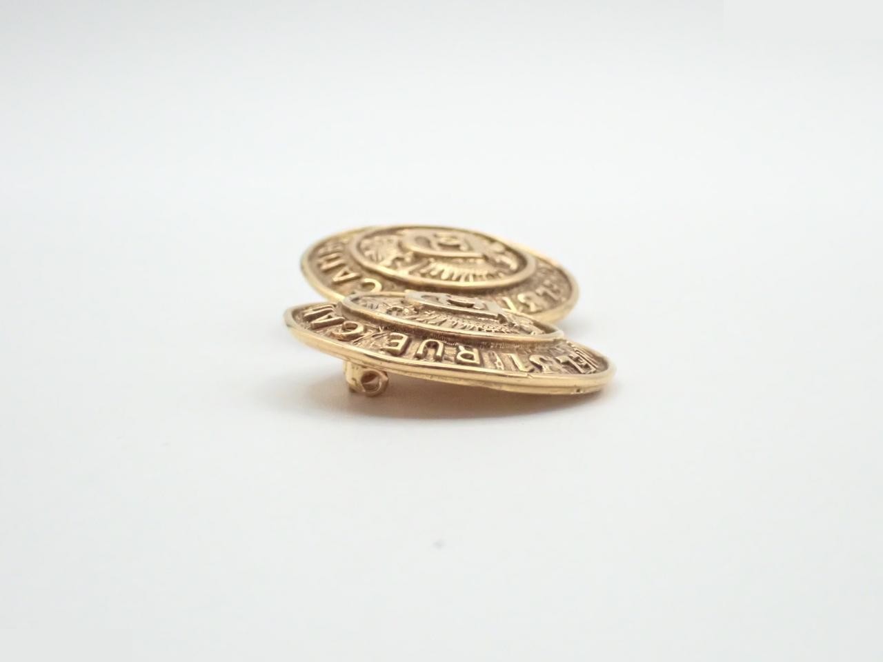 gold earrings — view 3