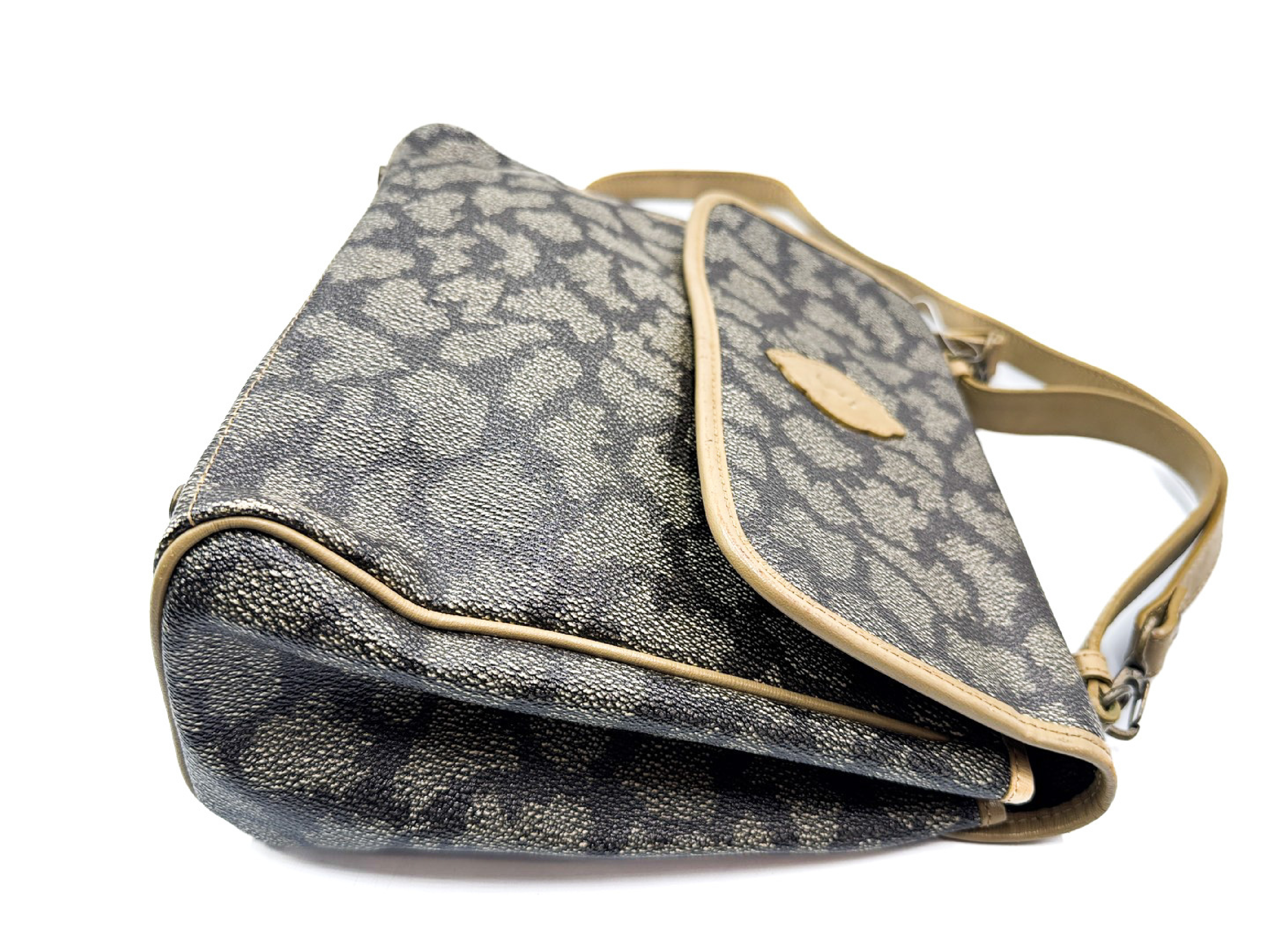 2-way leather handbag with strap and YSL logo. — view 4