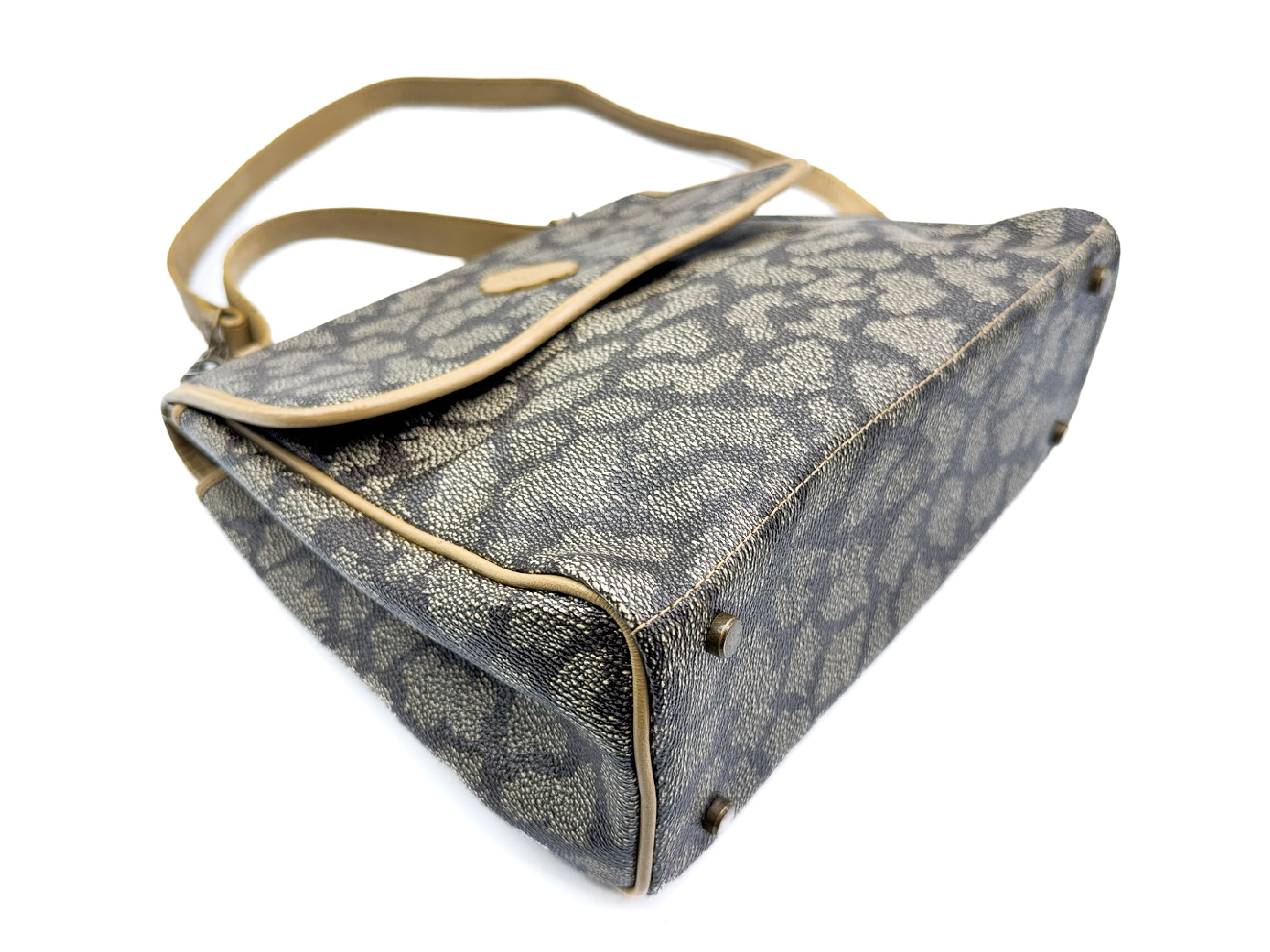 2-way leather handbag with strap and YSL logo. — view 5