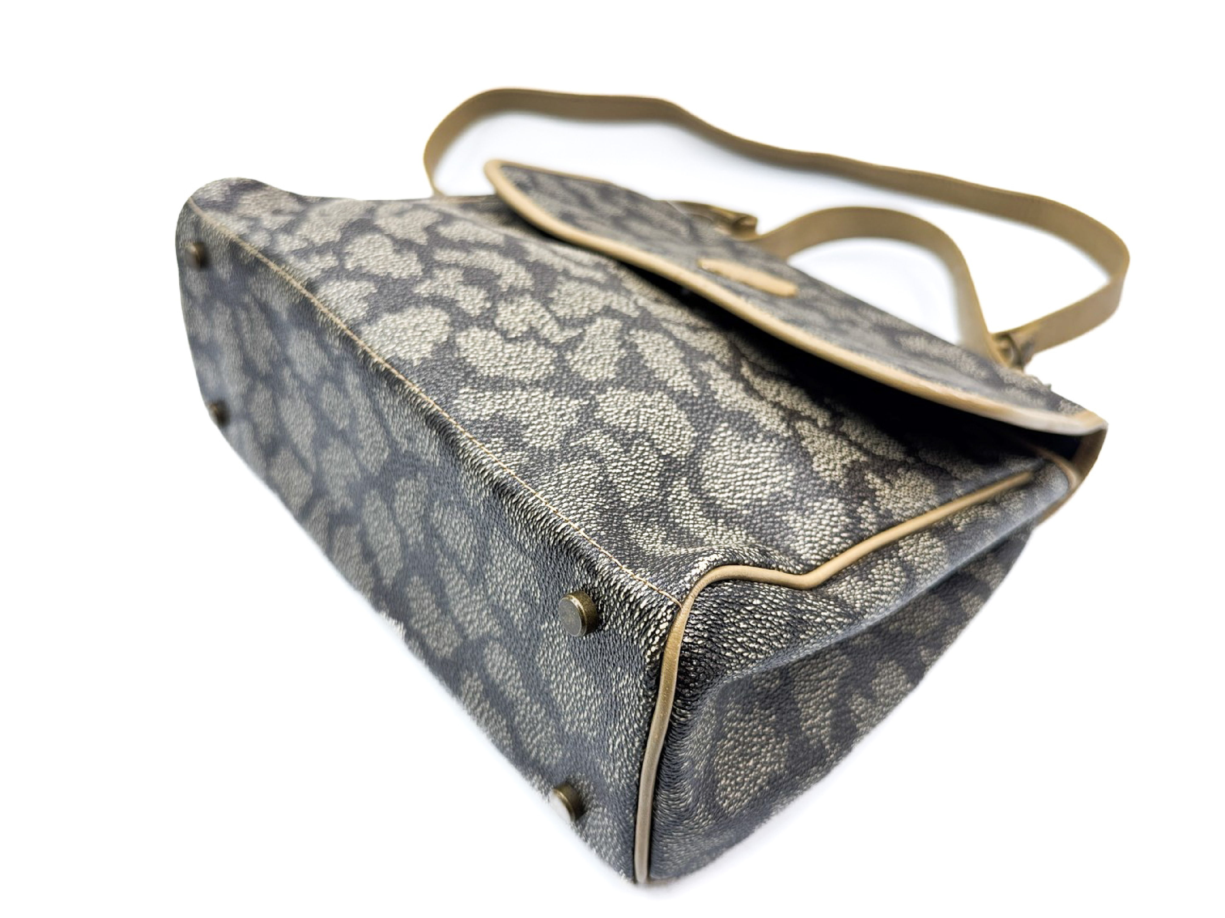 2-way leather handbag with strap and YSL logo. — view 6