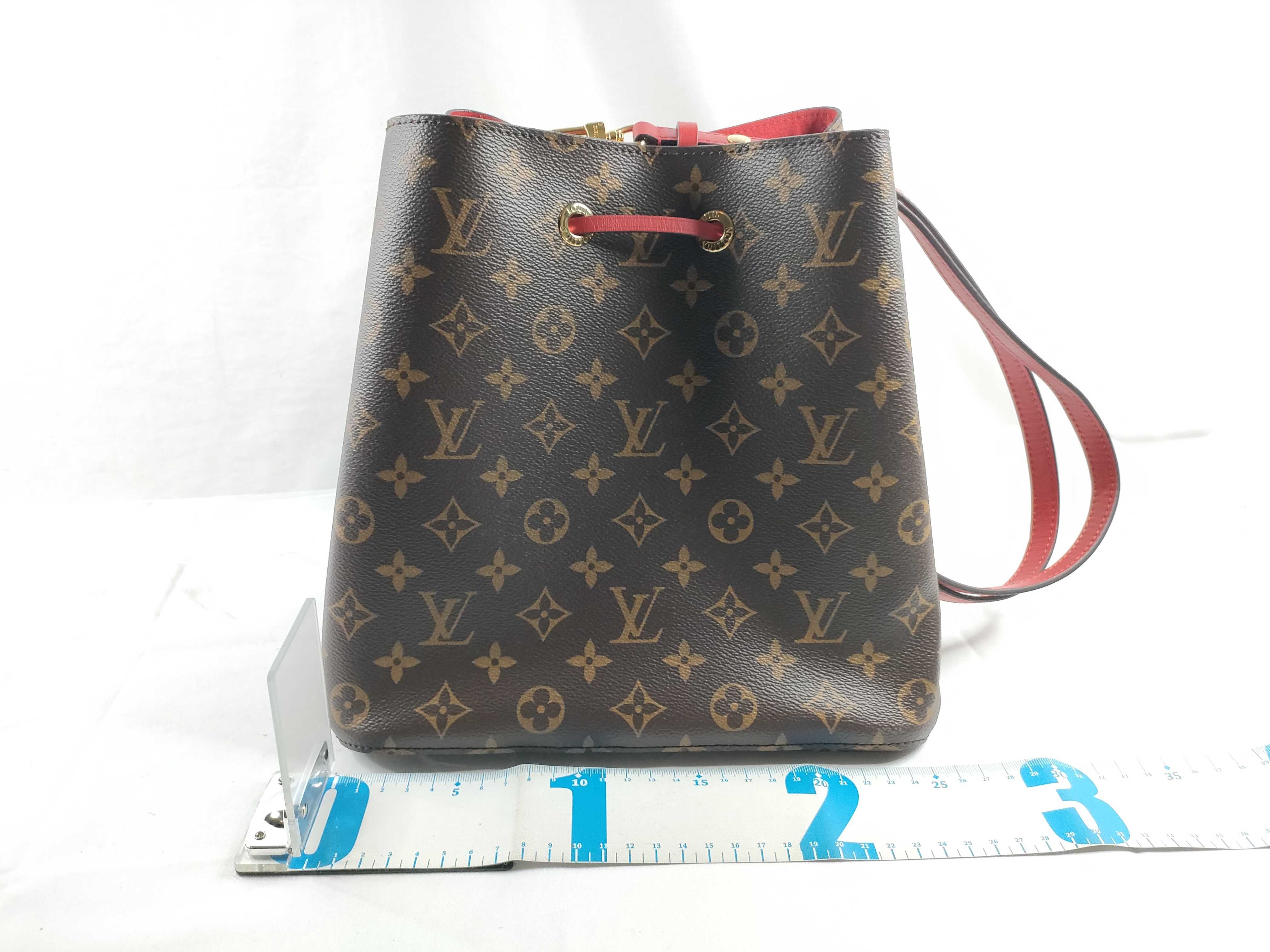Monogram NeoNoe MM M44021 Shoulder Bag — view 2