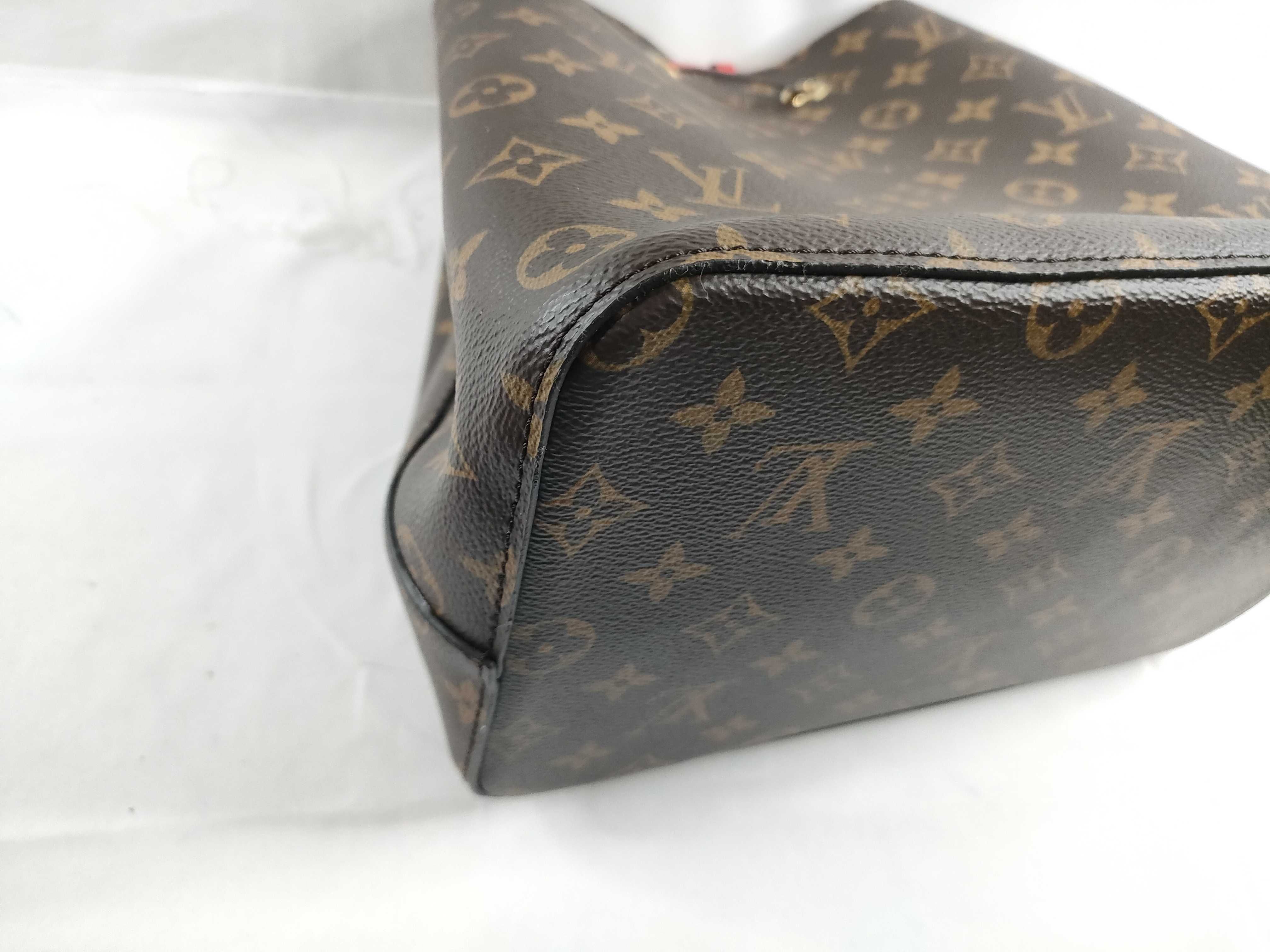 Monogram NeoNoe MM M44021 Shoulder Bag — view 3