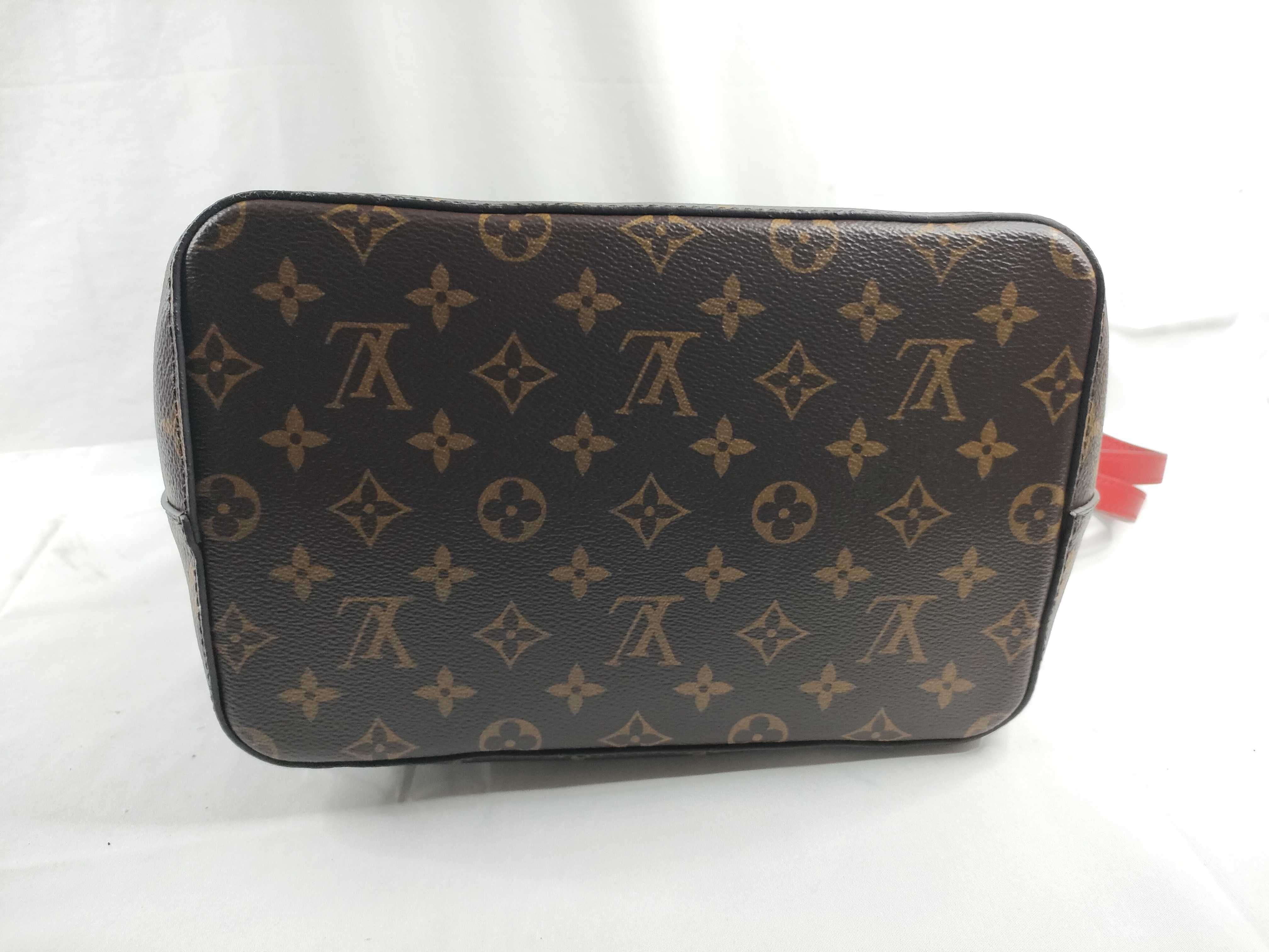 Monogram NeoNoe MM M44021 Shoulder Bag — view 4