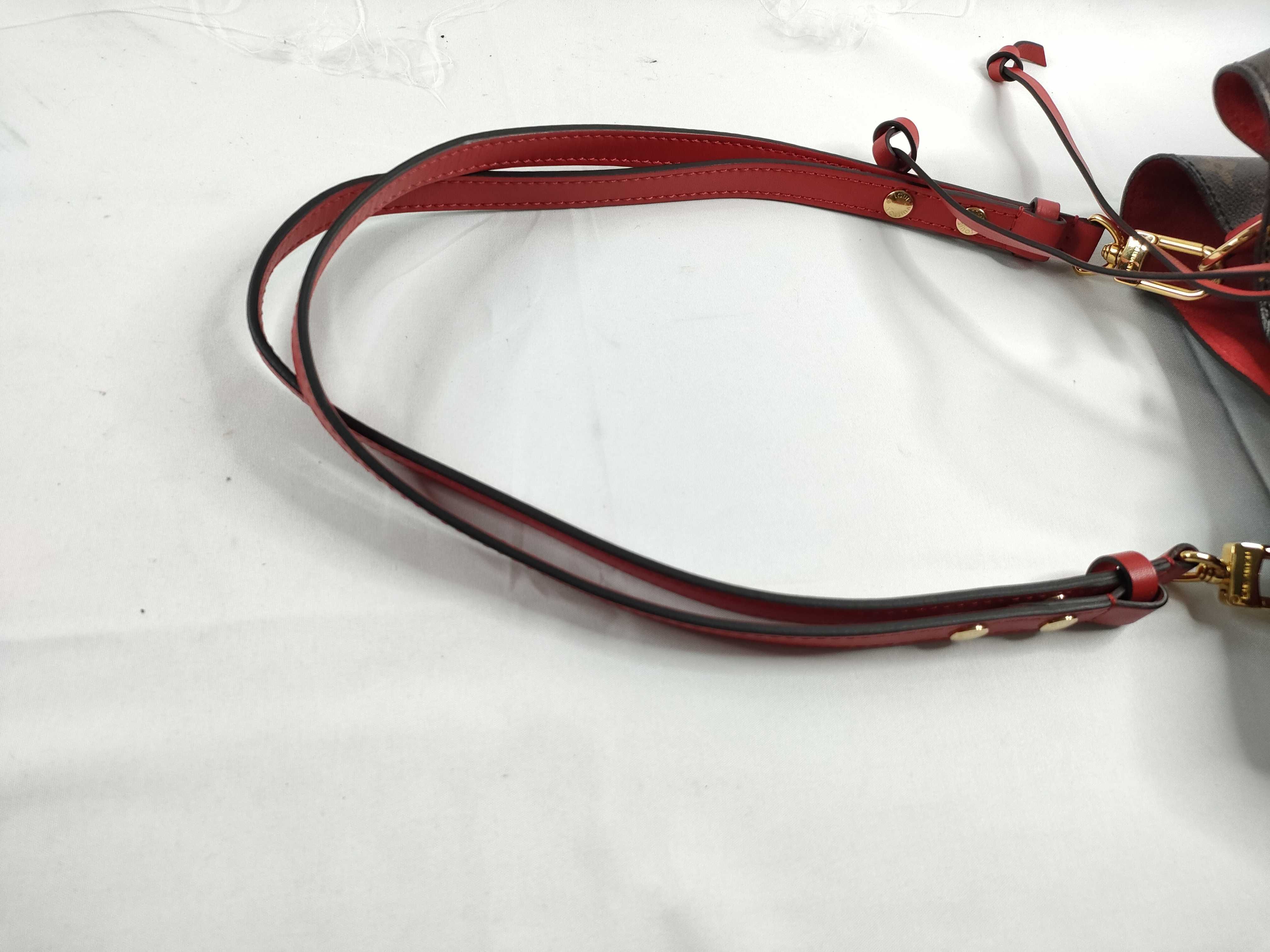 Monogram NeoNoe MM M44021 Shoulder Bag — view 6