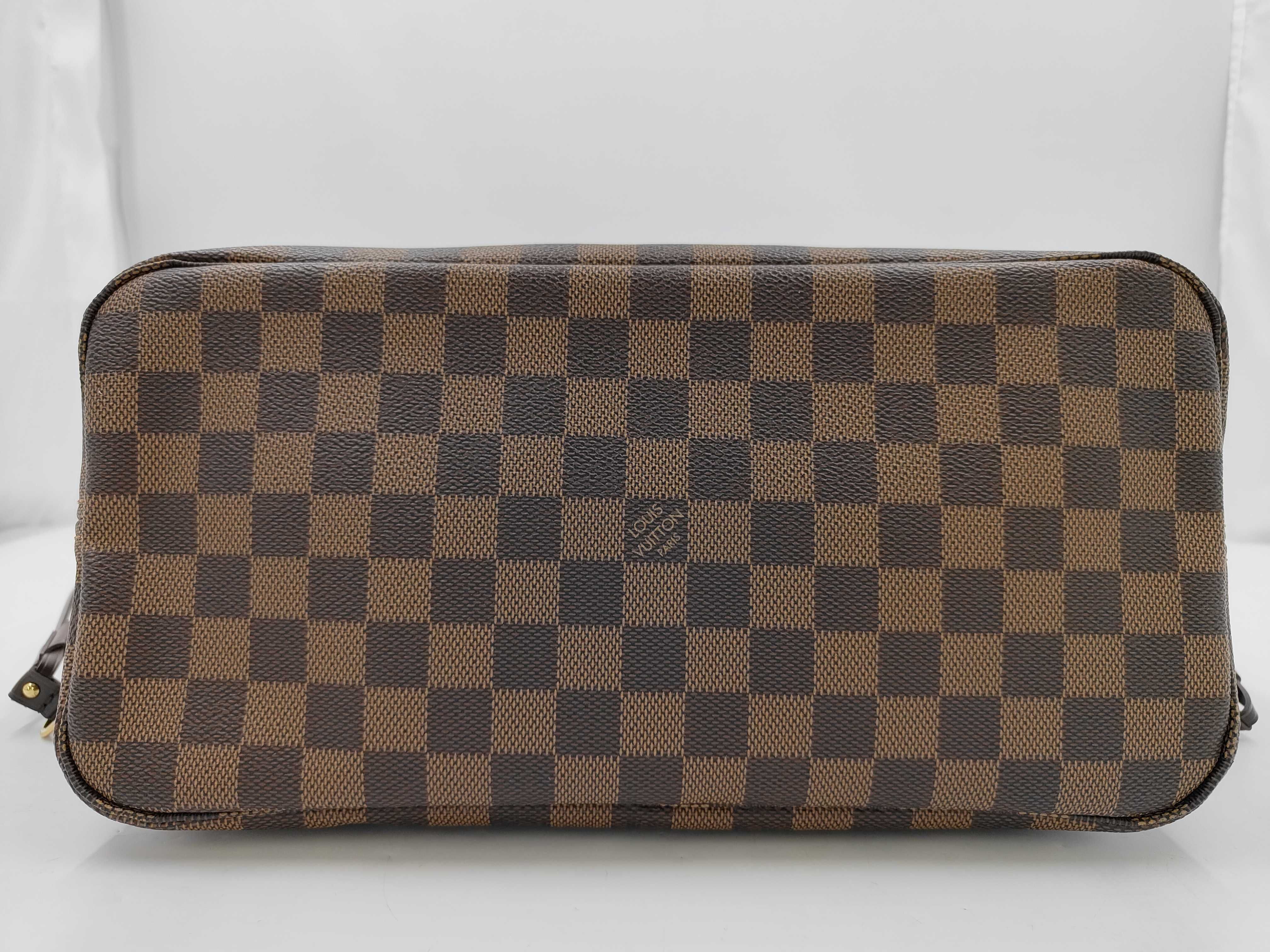 Damier Neverfull MM Tote Bag — view 3