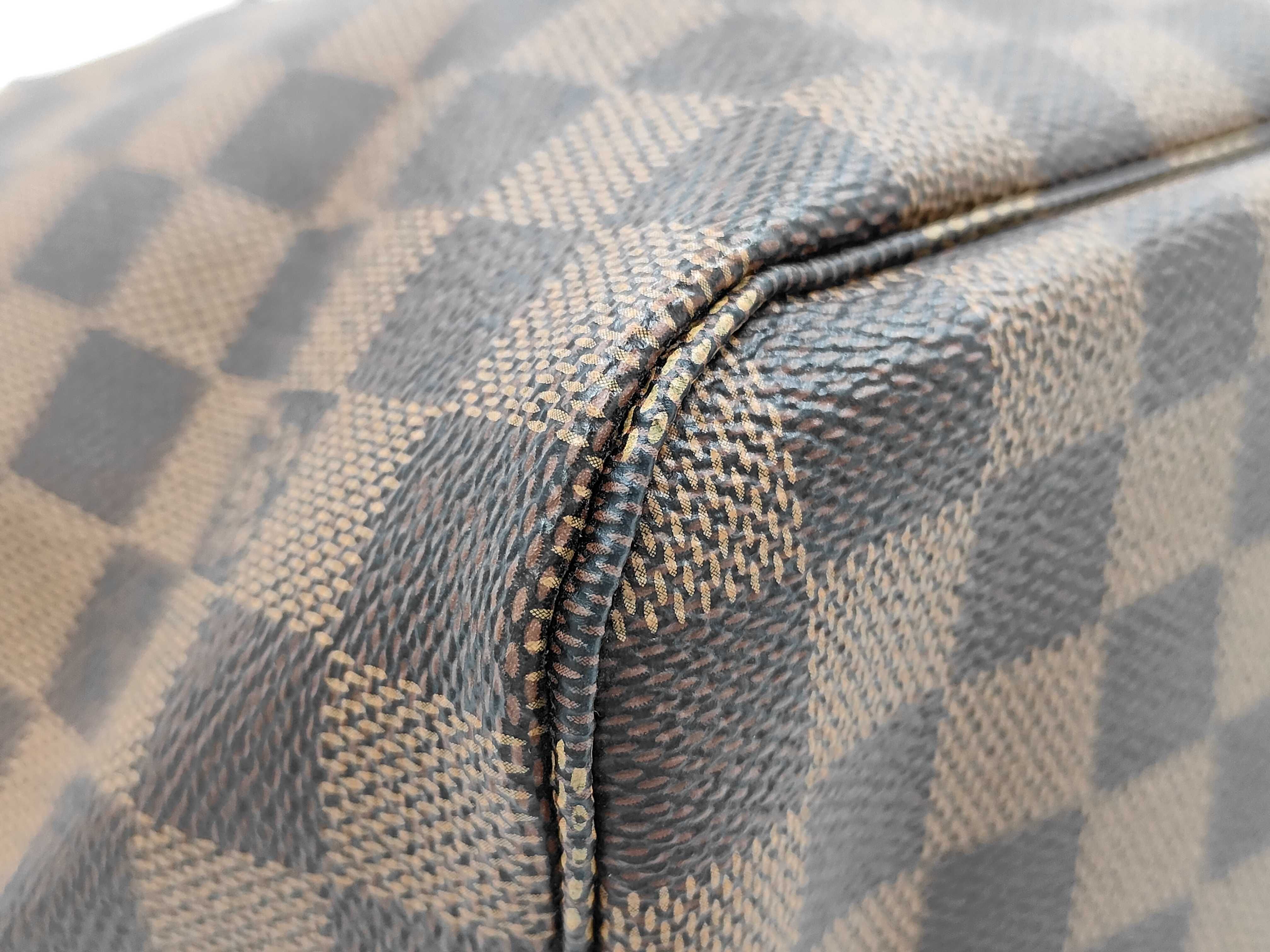 Damier Neverfull MM Tote Bag — view 4
