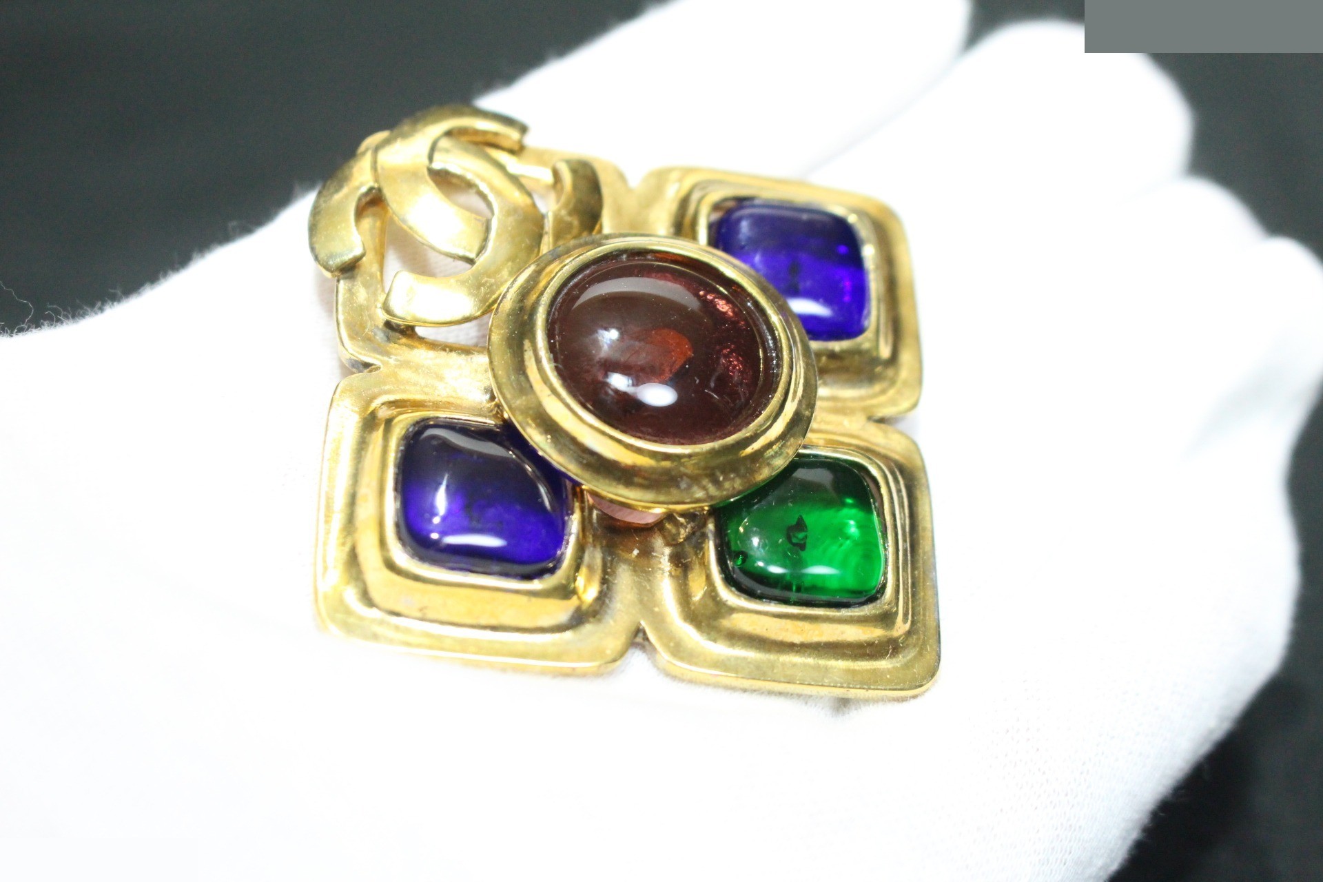 Vintage Classic (Precious Metal) Coco Mark Brooch — view 3